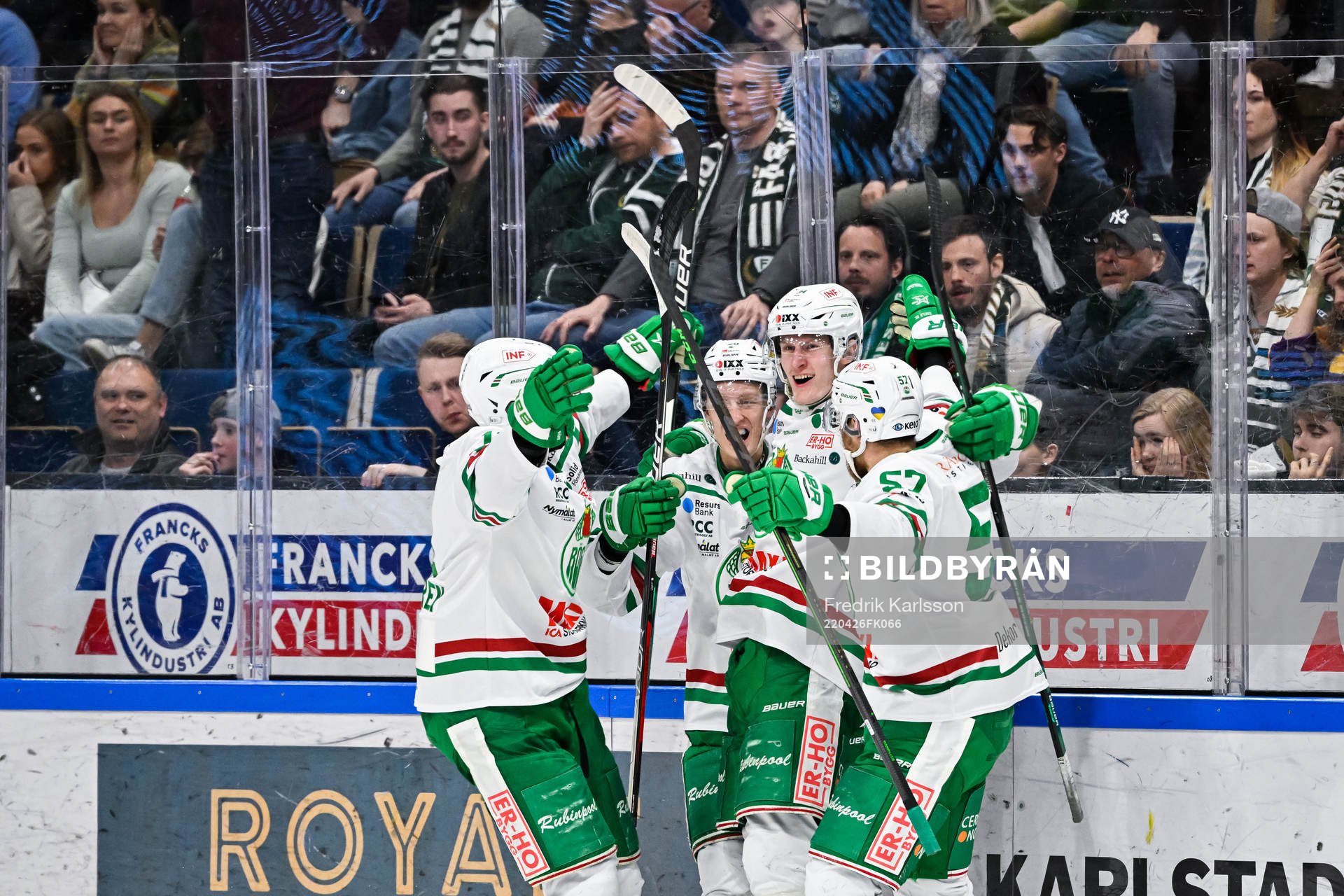 Rögles Oliver Tärnström och Adam Edström jublar