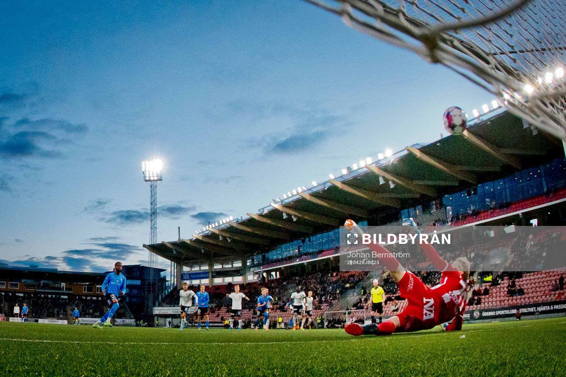 Halmstads Joseph Baffo gör 0-2 på Örebros William
