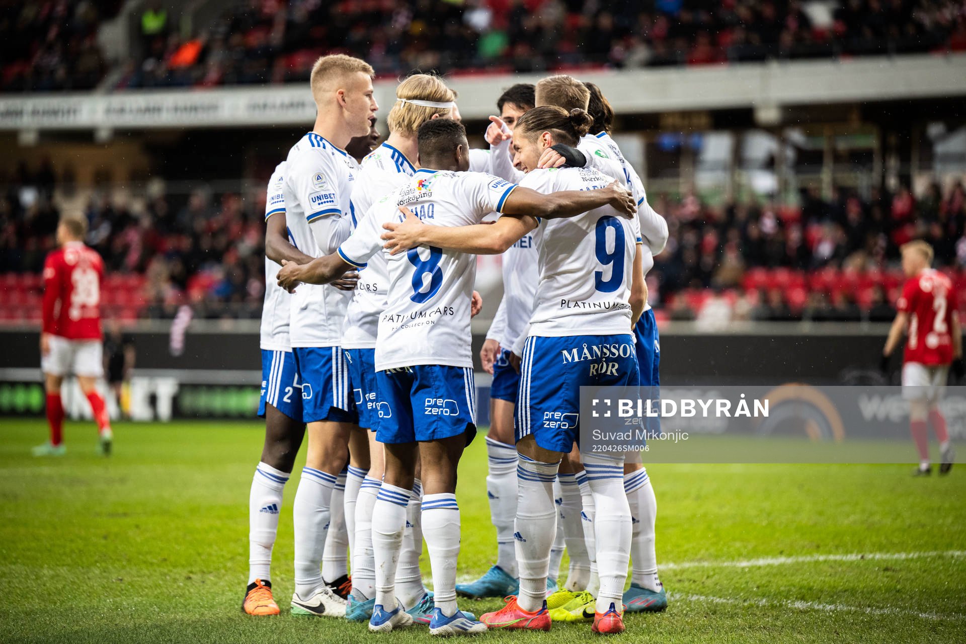 IFK Norrköpings Eman Markovic jublar med lagkamrater