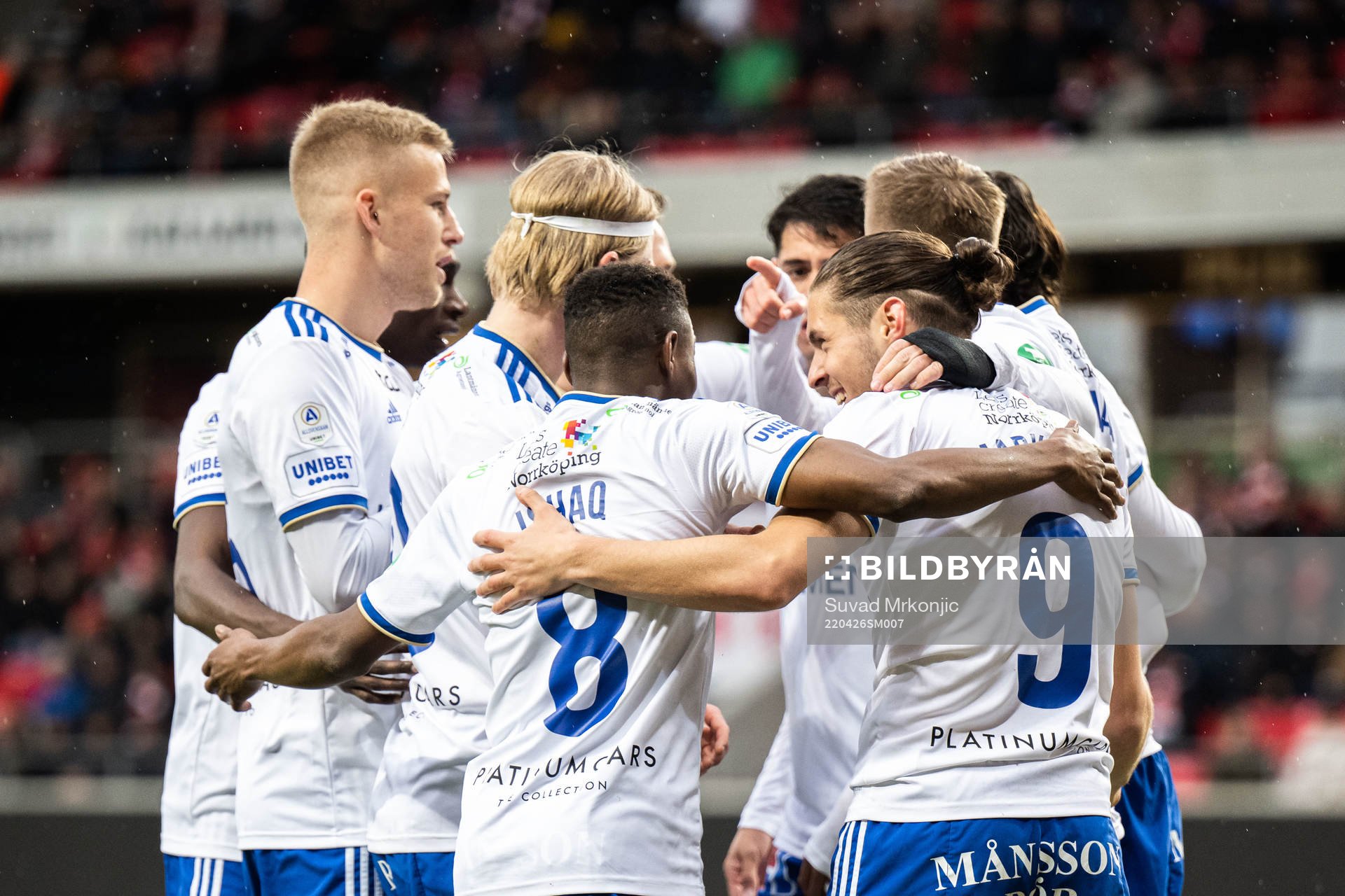 IFK Norrköpings Eman Markovic jublar med lagkamrater