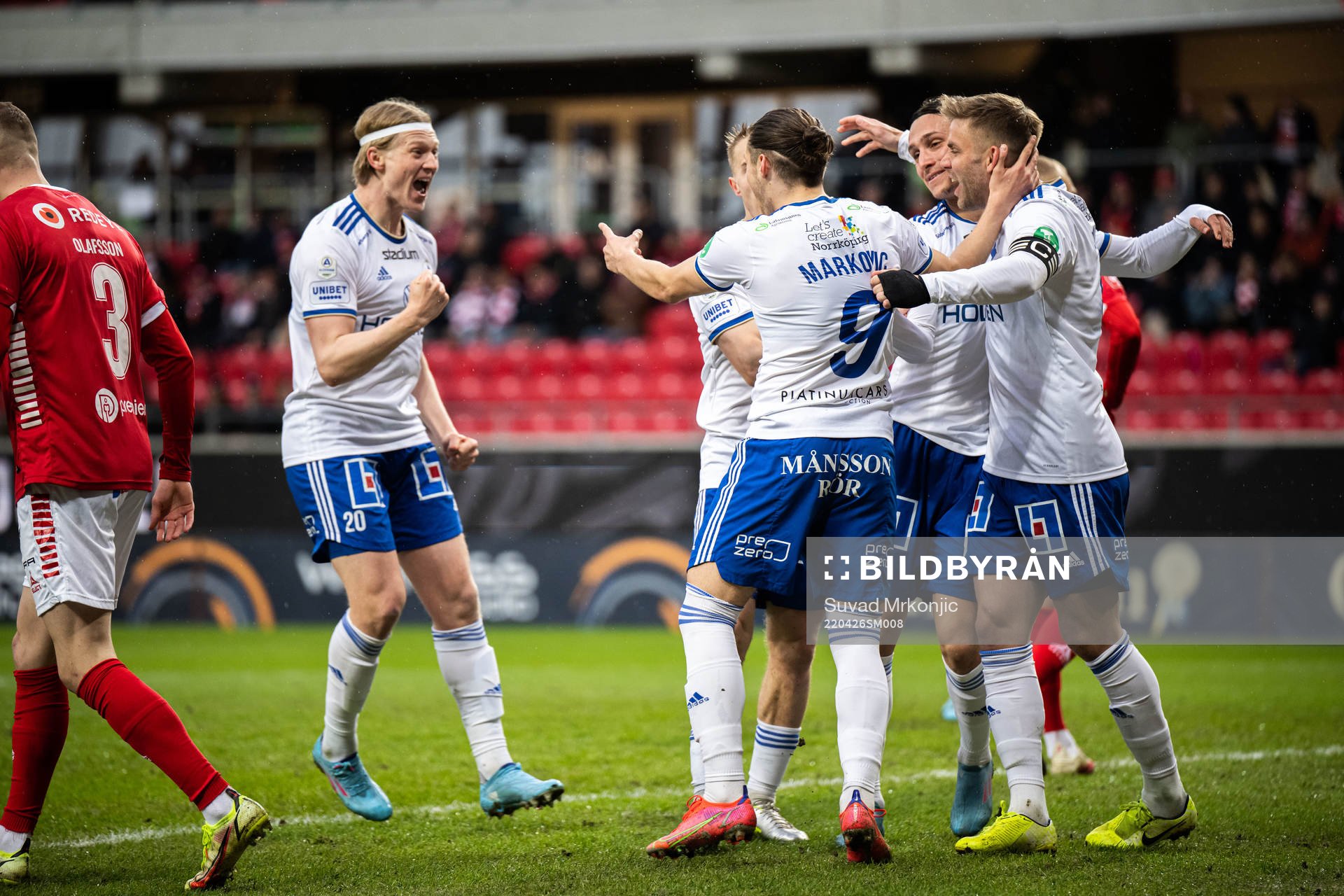 IFK Norrköpings Eman Markovic jublar med lagkamrater