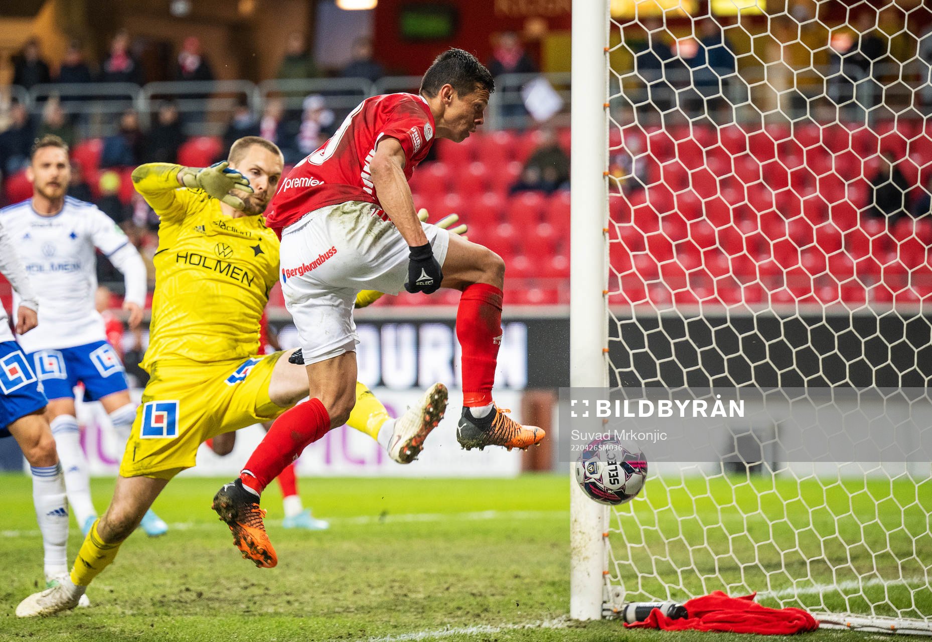 IFK Norrköpings målvakt Oscar Jansson och Kalmars Romario