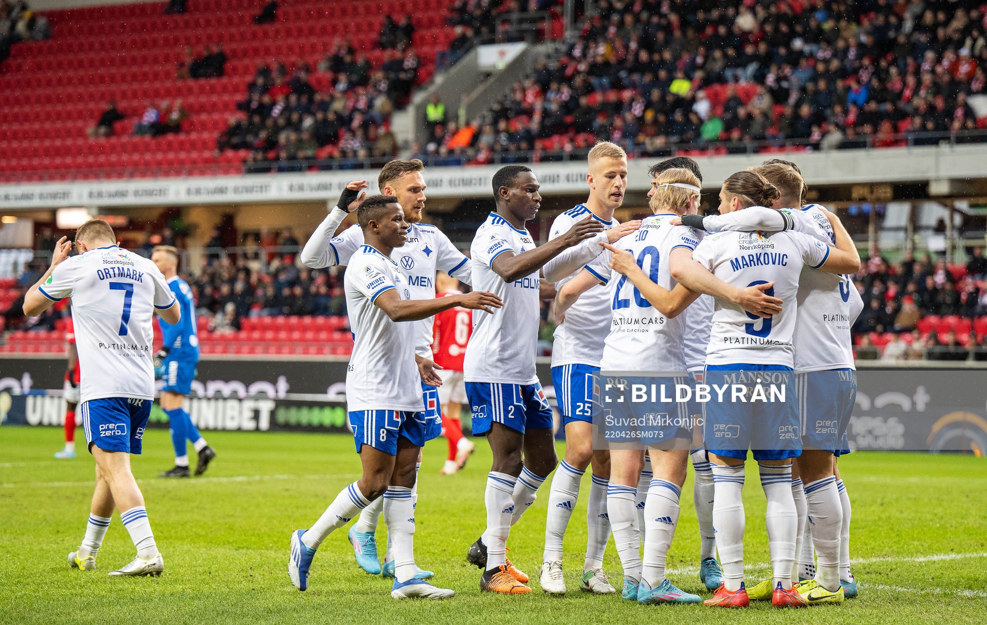 IFK Norrköpings spelare jublar
