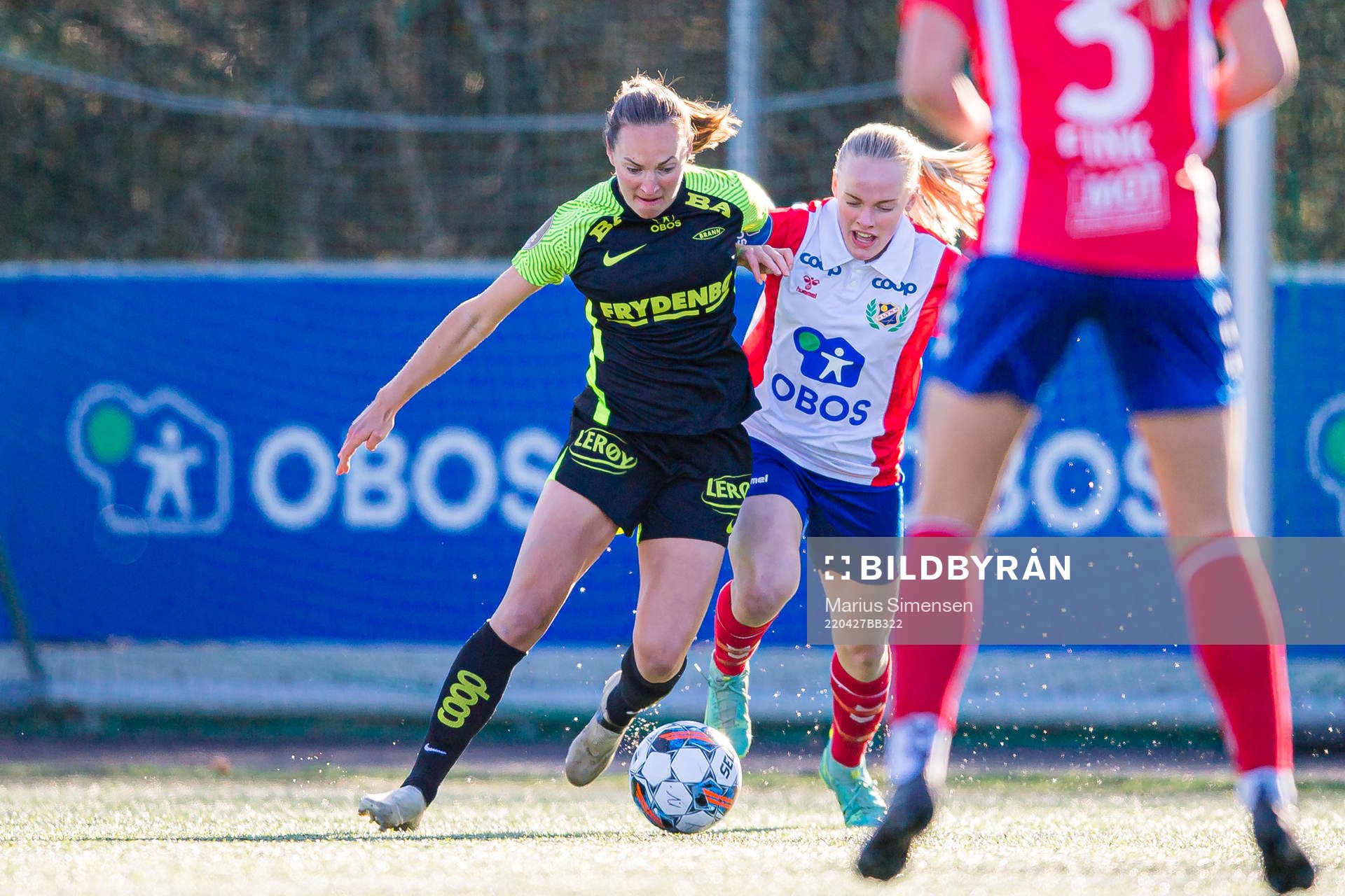 Marit Bratberg Lund of Brann and Kamilla Melgård of Lyn