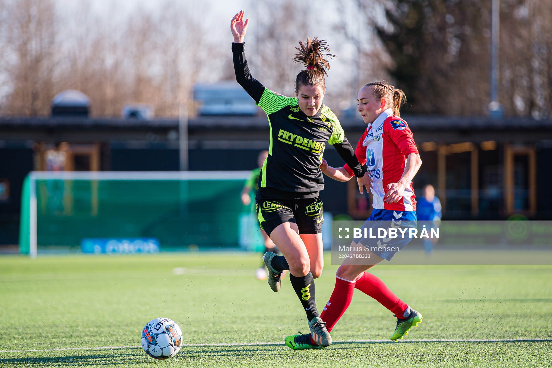 Cecilie Redisch Kvamme of Brann and Emilie Raaum Closs of