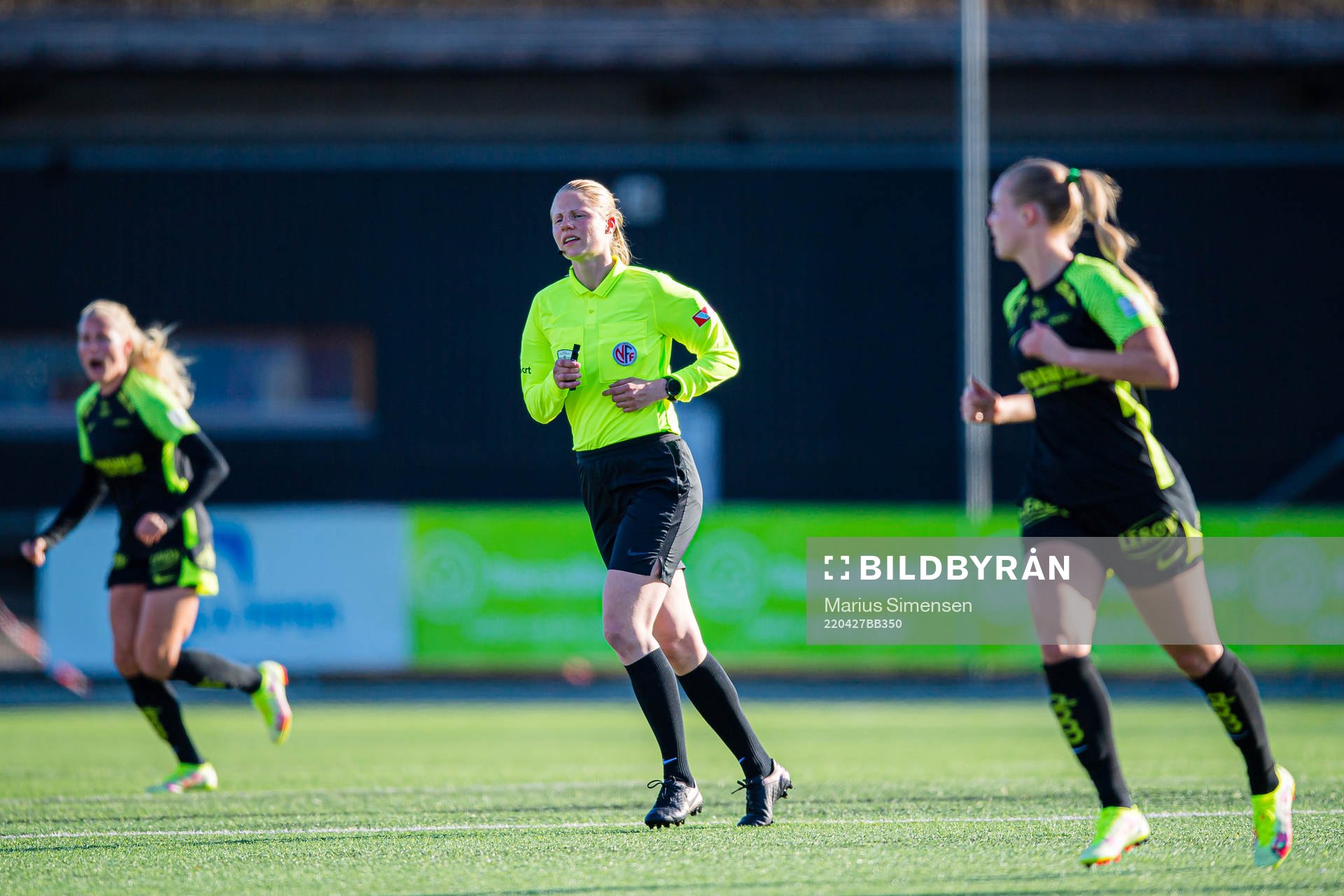 Veronika Fjeldvær, referee