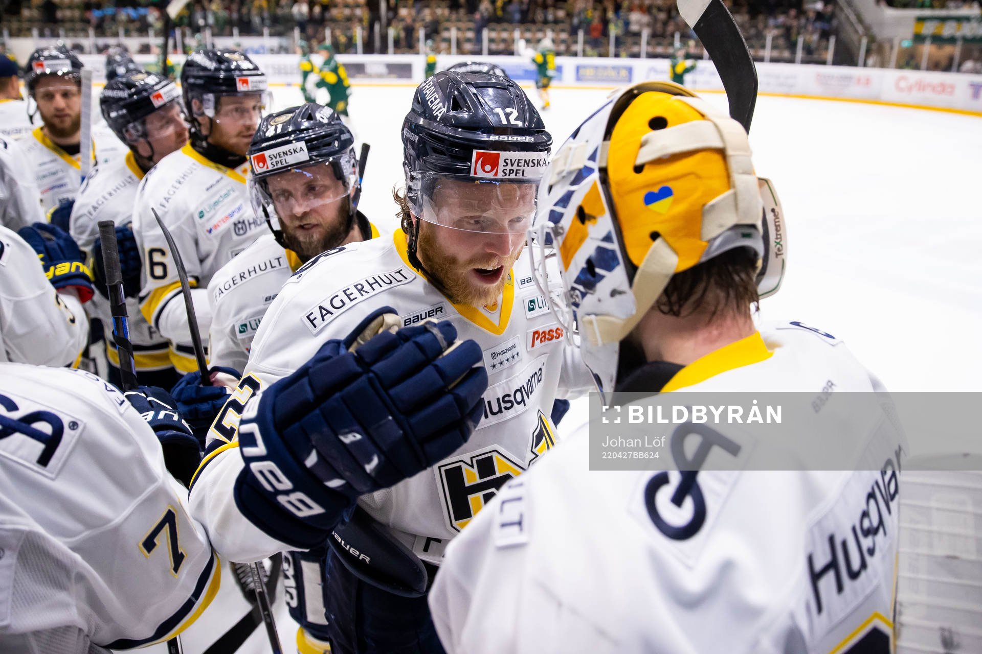 s Hunter Shinkaruk jublar med Filip Larsson