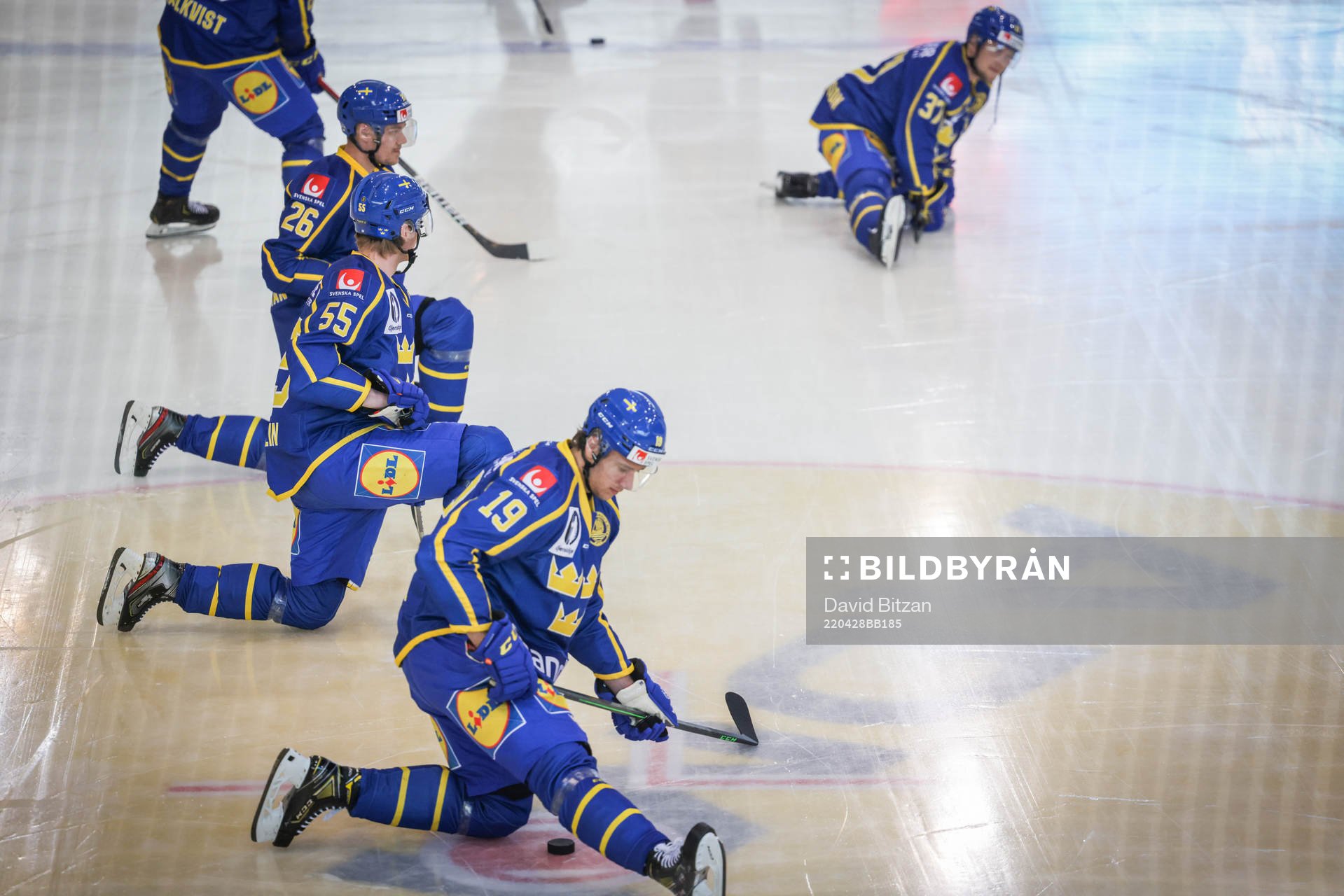 Players of Sweden at warm up