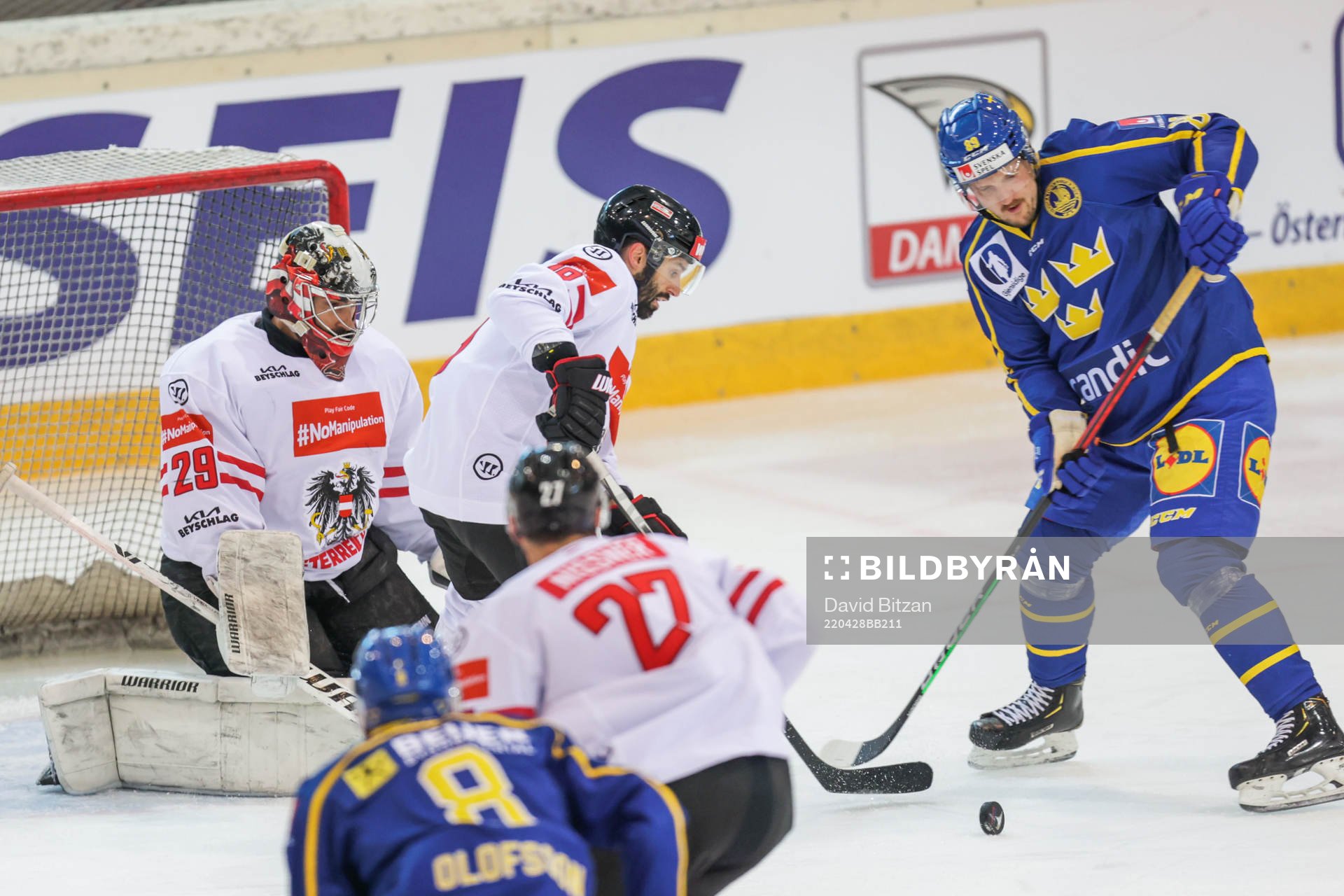 Patrik Karlkvist of Sweden against Benjamin Nissne,