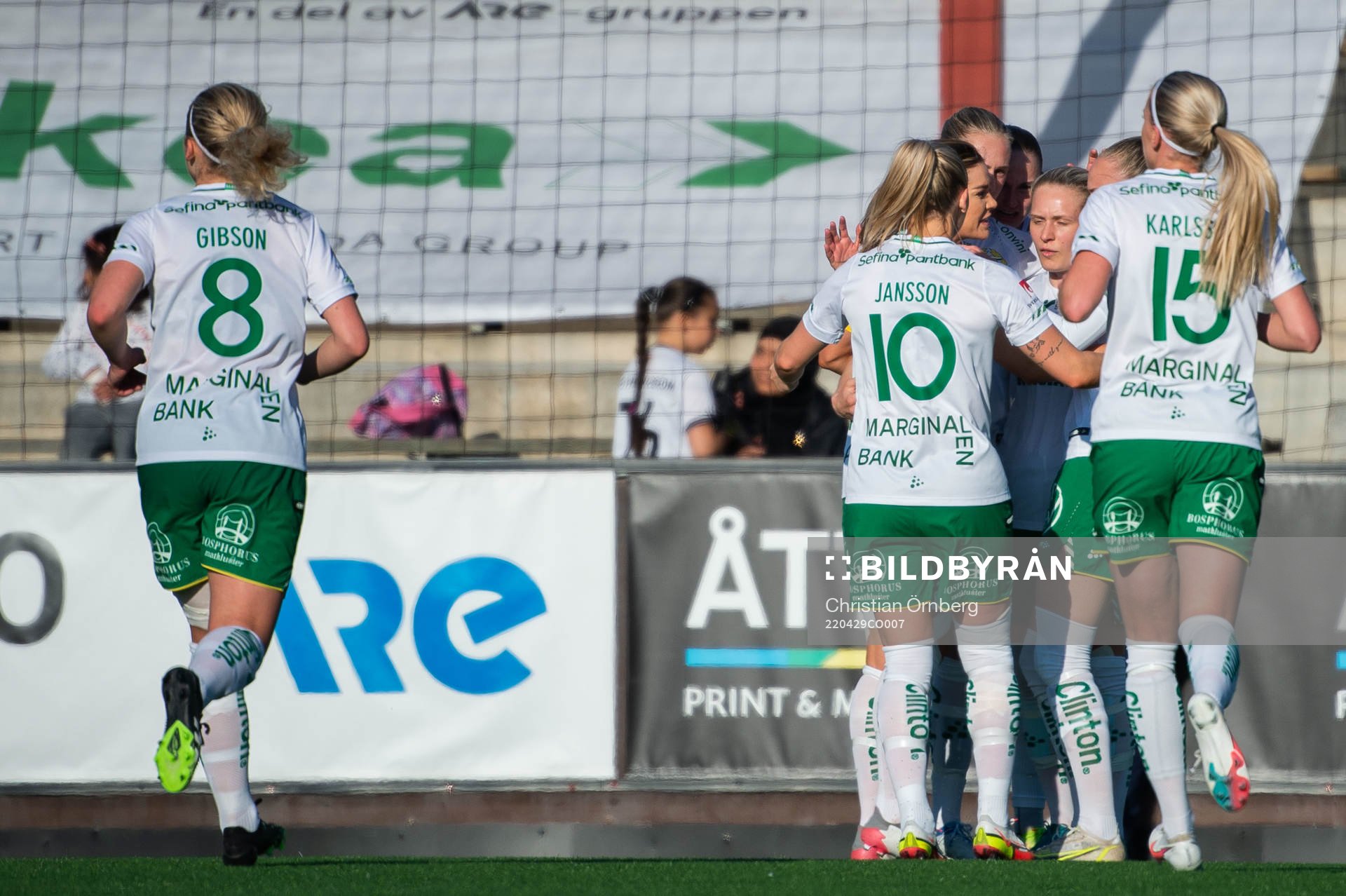 Hammarbys spelare jublar