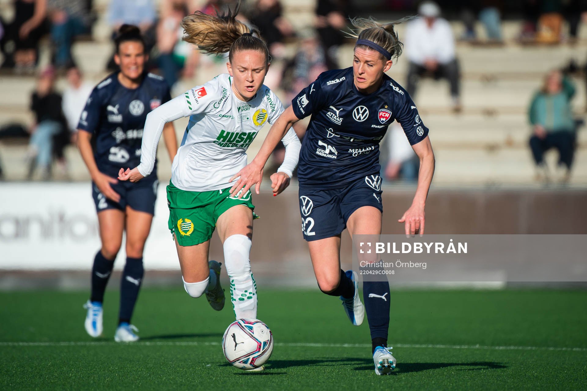 Hammarbys Matilda Vinberg och Rosengårds Olivia Schough