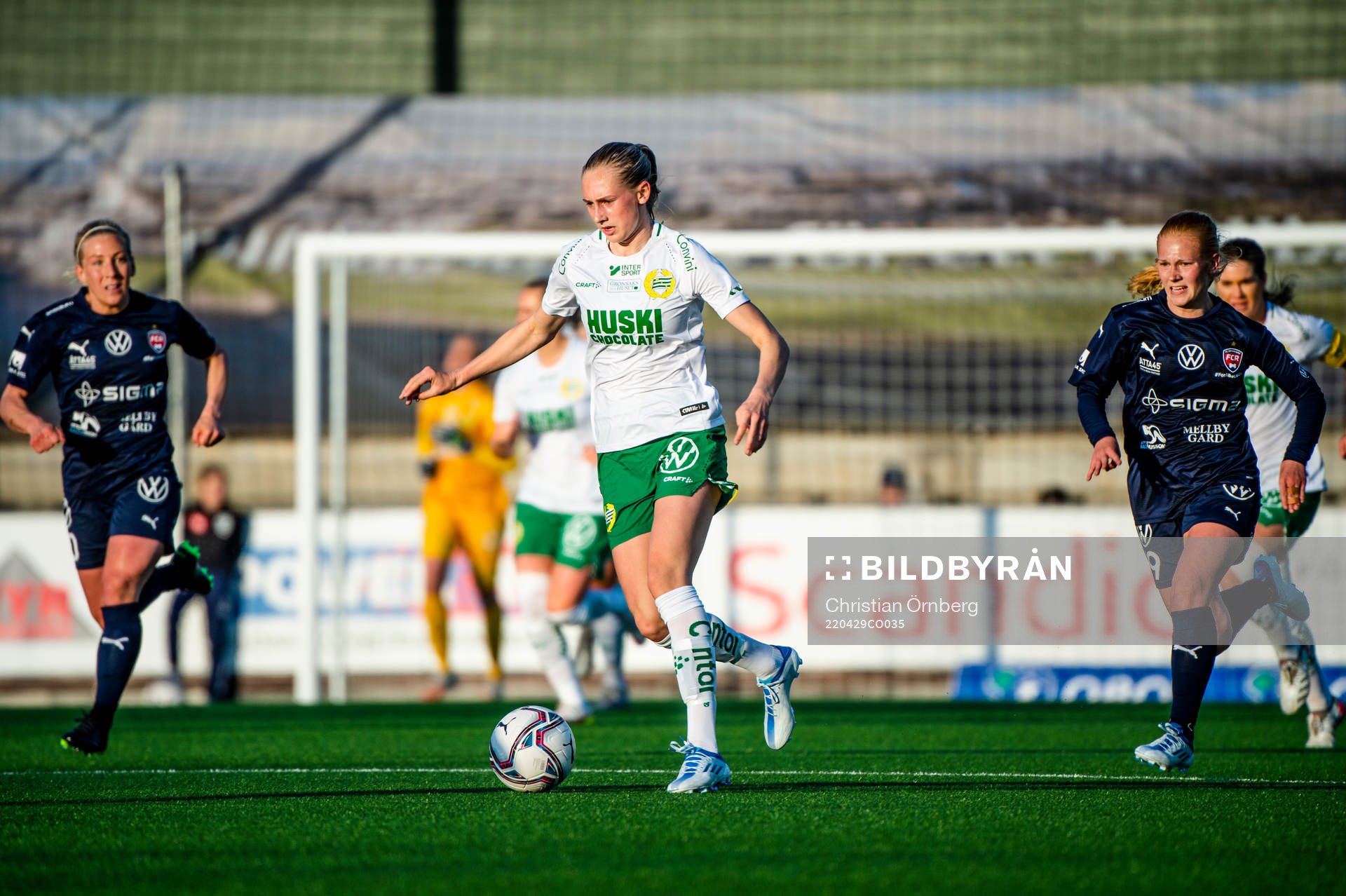 Hammarbys Ellen Wangerheim mot Mia Persson och Sofie Bruun
