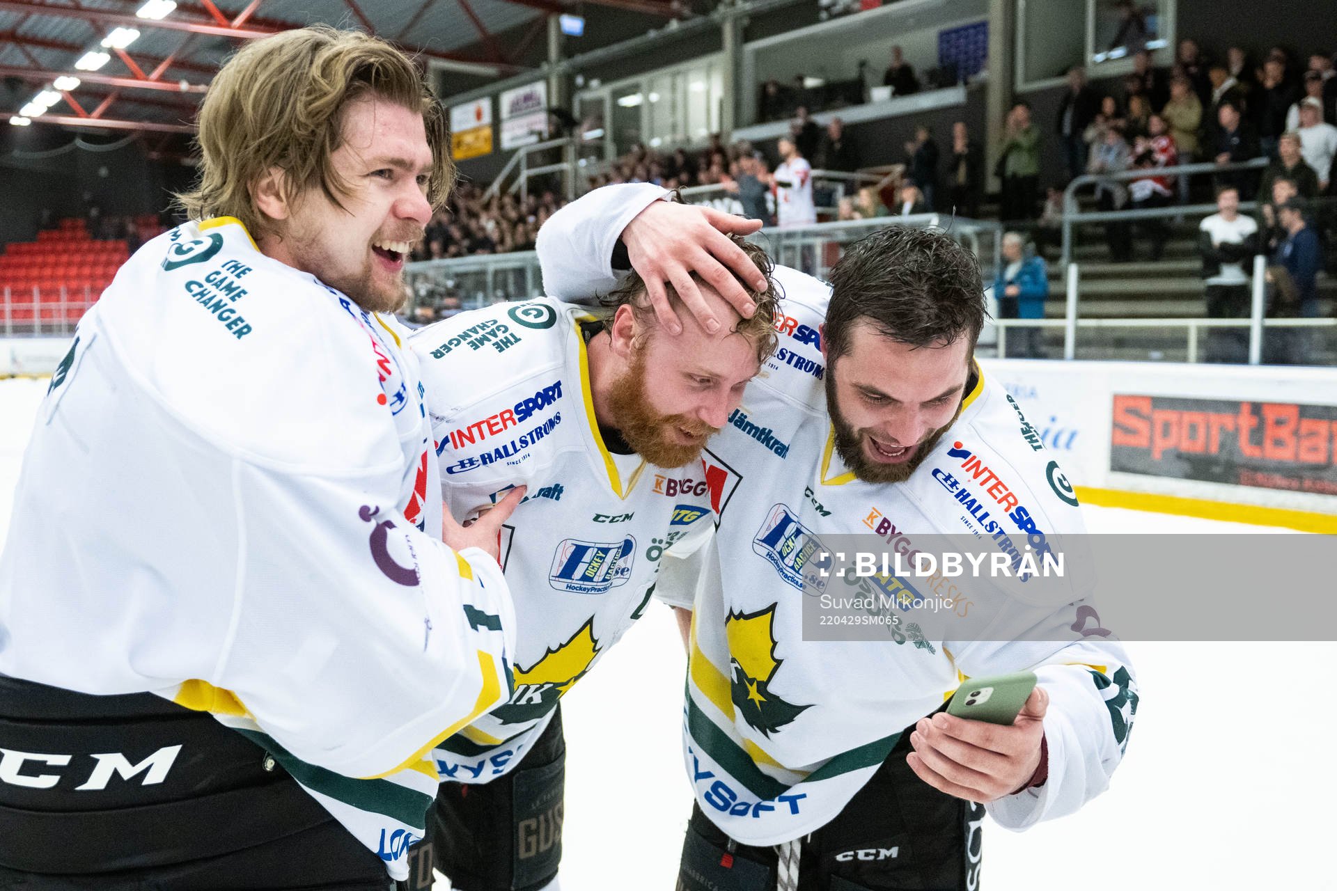 Östersunds målvakt Hugo Marklund, David Westlund och Carl