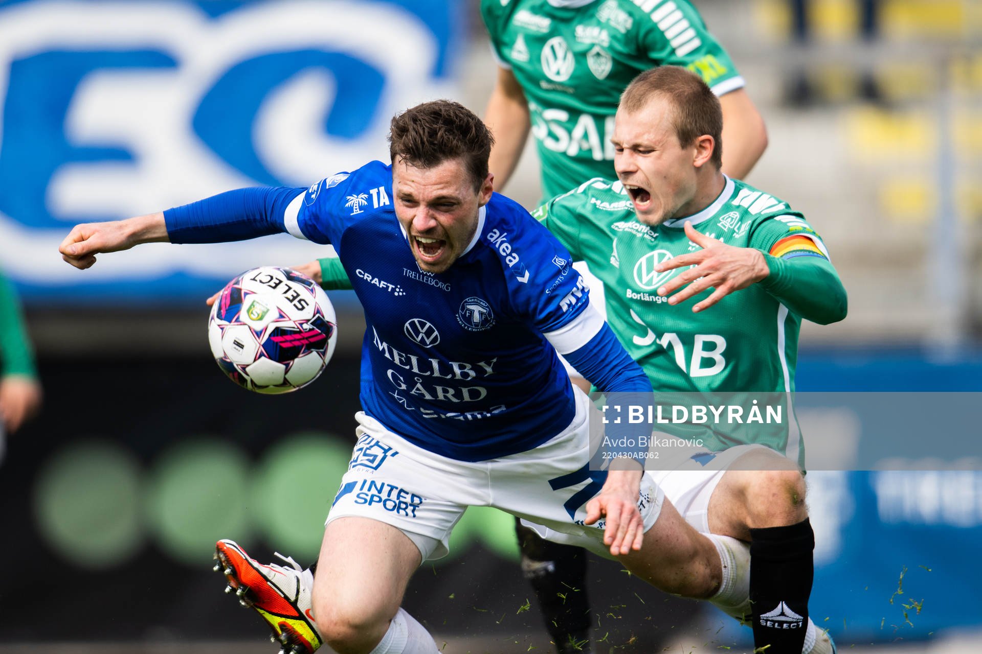 Trelleborgs Nicolas Mortensen fälls ner av Brages