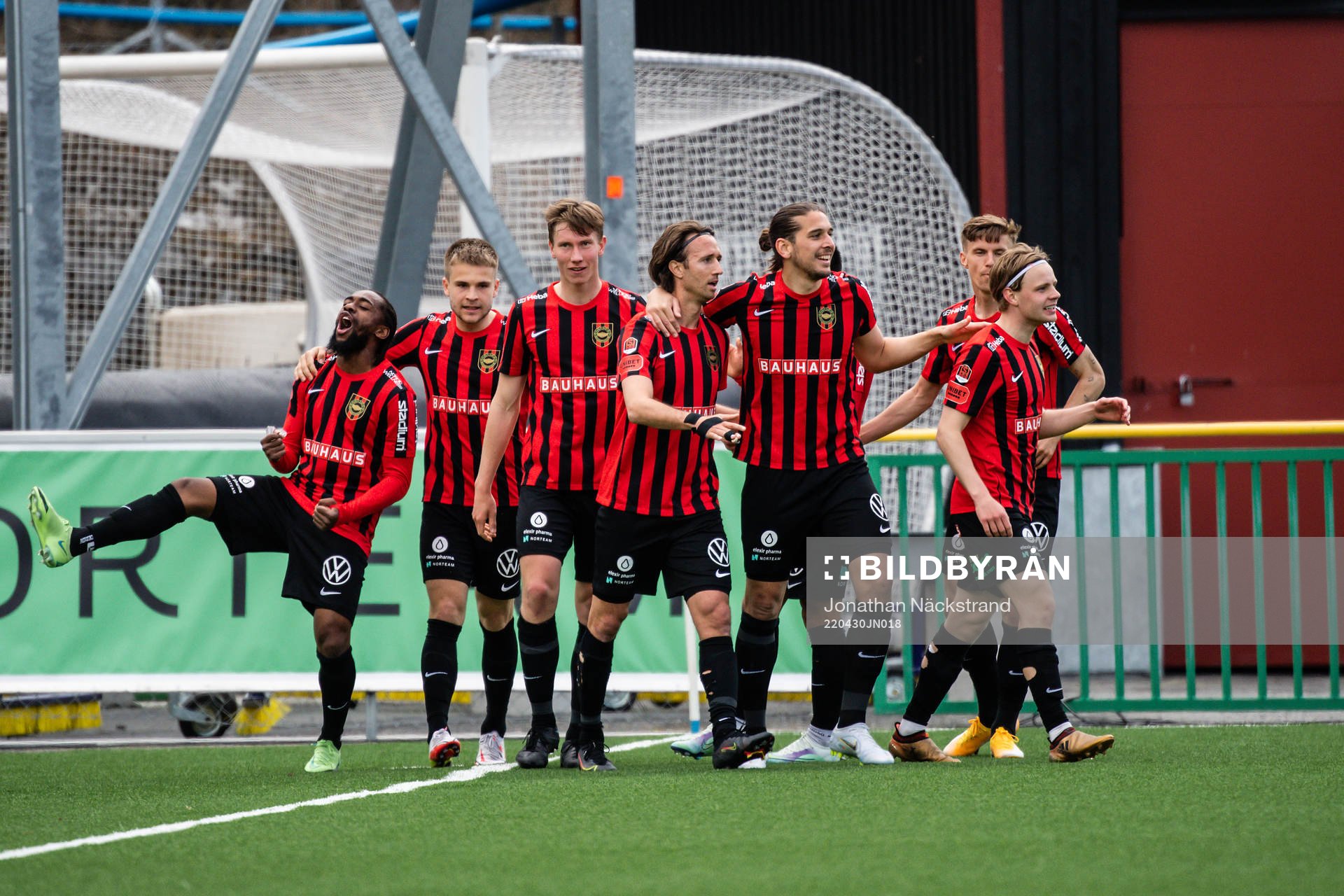 Brommapojkarnas Oscar Pettersson jublar