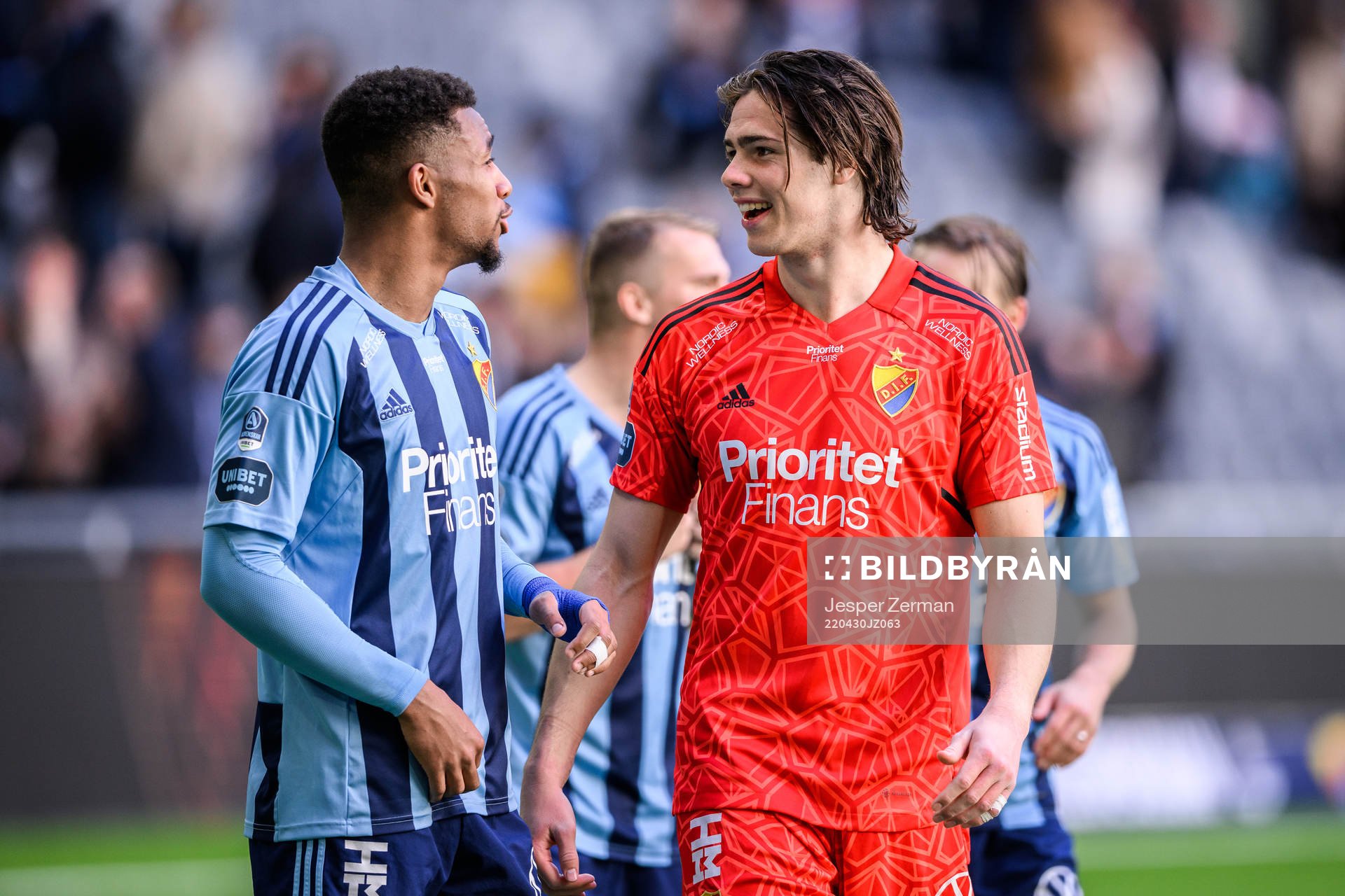 Djurgårdens Isak Hien och målvakt Jacob Widell Zetterström efter fotbollsmatchen i Allsvenskan mellan Djurgården och Sirius den 30 april 2022 i Stockholm.
