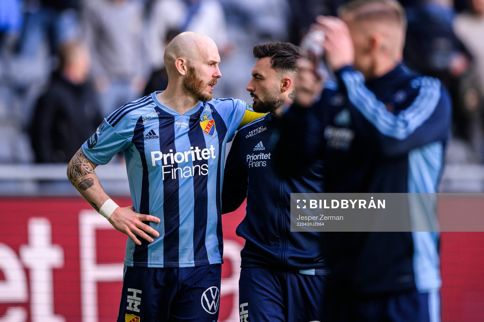 Djurgårdens Magnus Eriksson och Sead Haksabanovic efter fotbollsmatchen i Allsvenskan mellan Djurgården och Sirius den 30 april 2022 i Stockholm. 