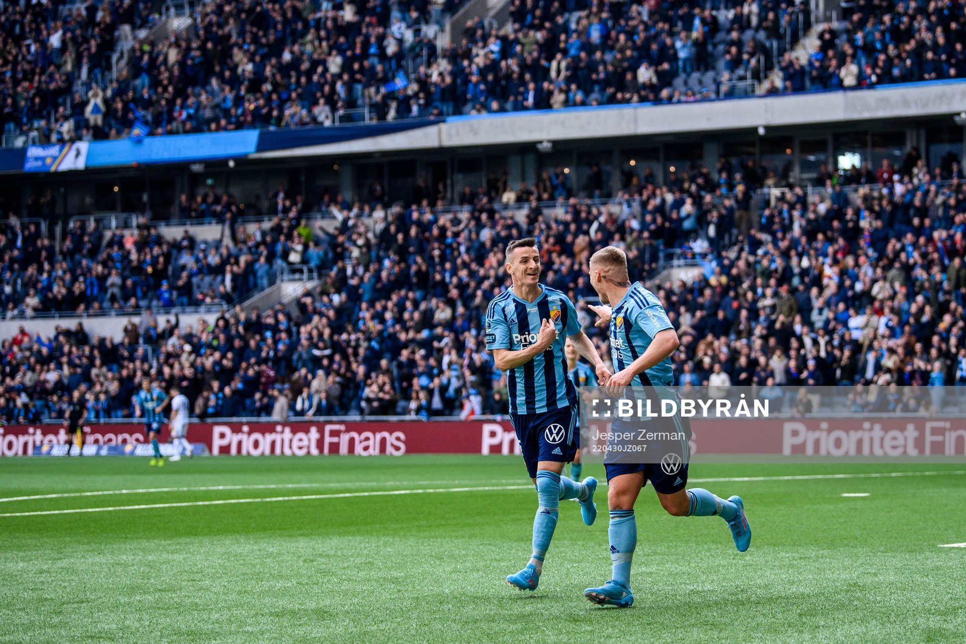 Djurgårdens Haris Radetinac och Victor Edvardsen jublar