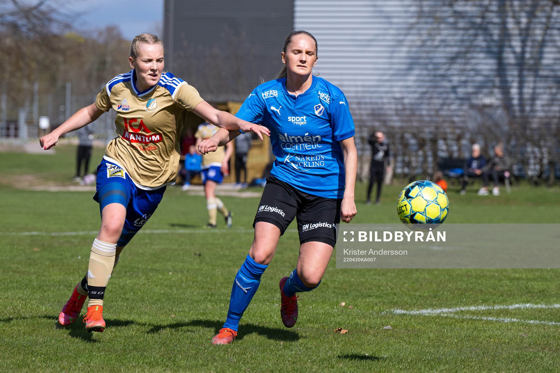 Södra Sandbys Linnea Philipsson och Halmstads Emma Skantz