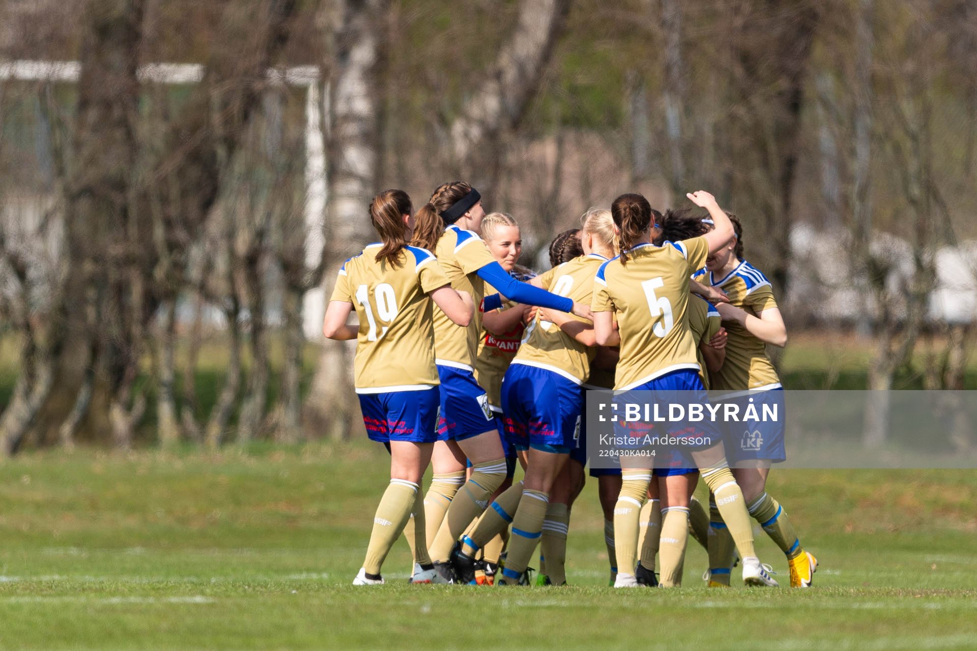 Södra Sandbys spelare jublar