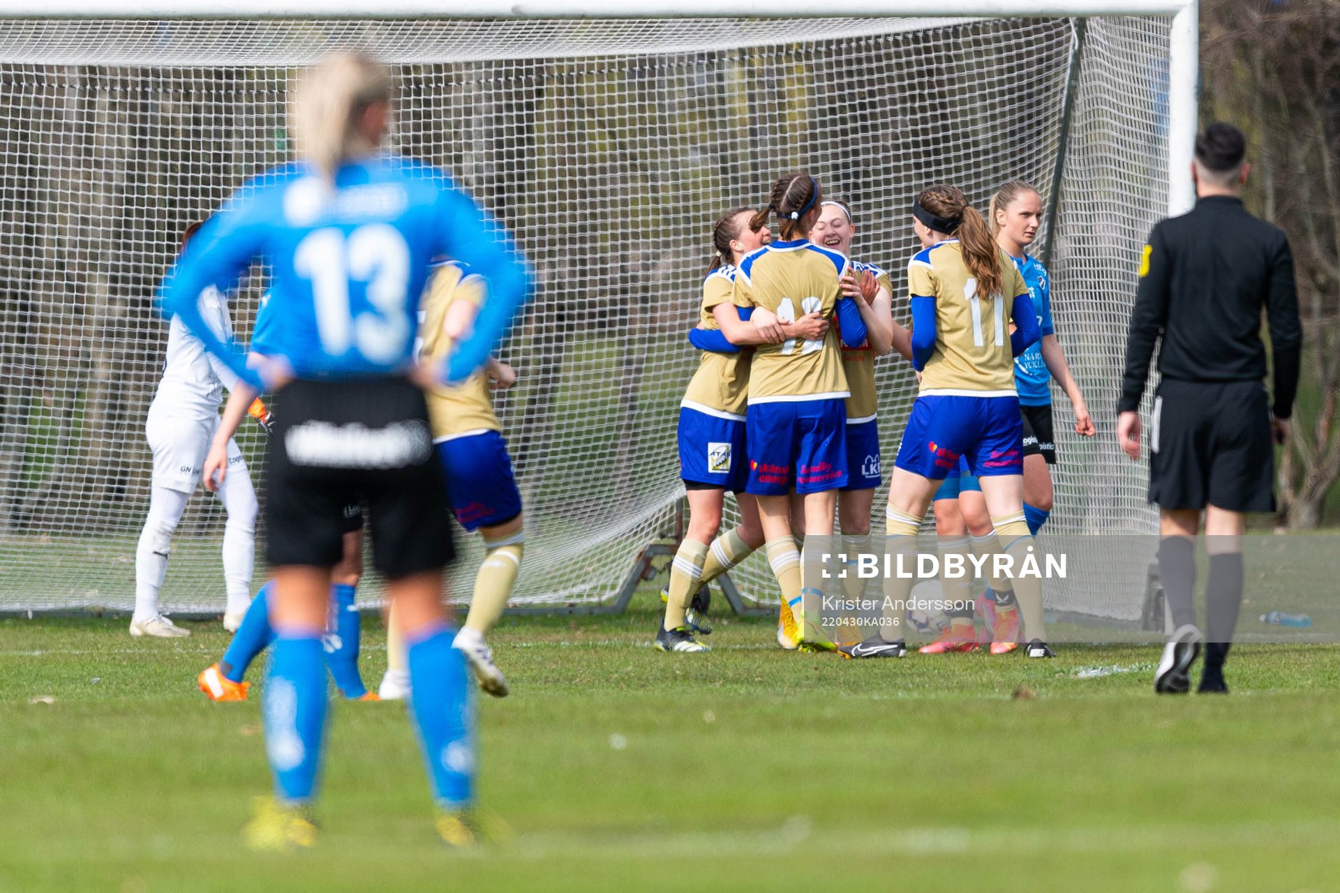 Södra Sandbys spelare jublar