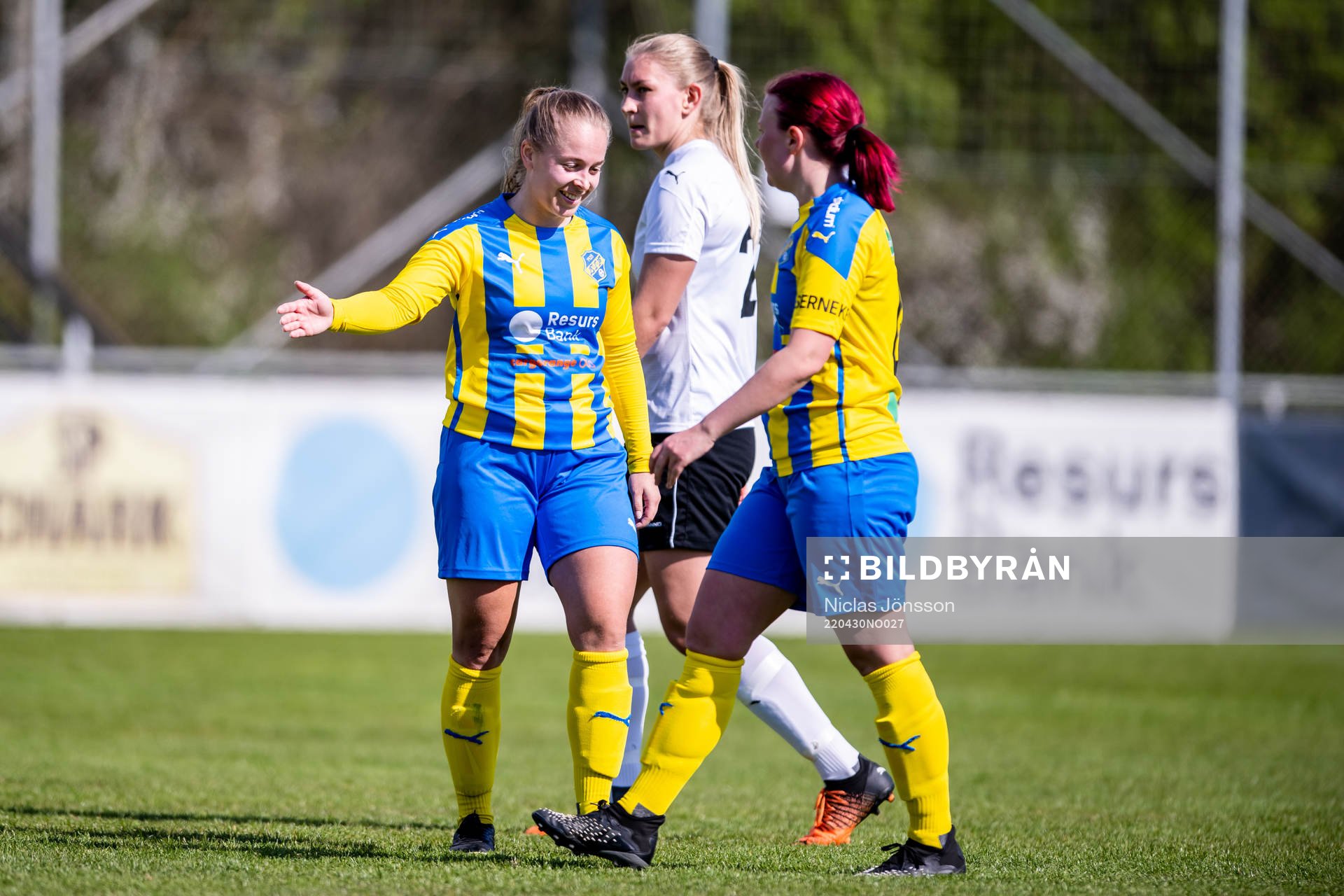 Eskilsminnes Matilda Eriksson och Agnes Nilsson jublar