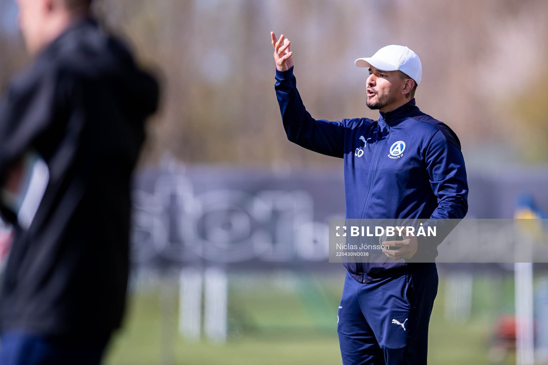Älmhults tränare Cristian Ozan reagerar