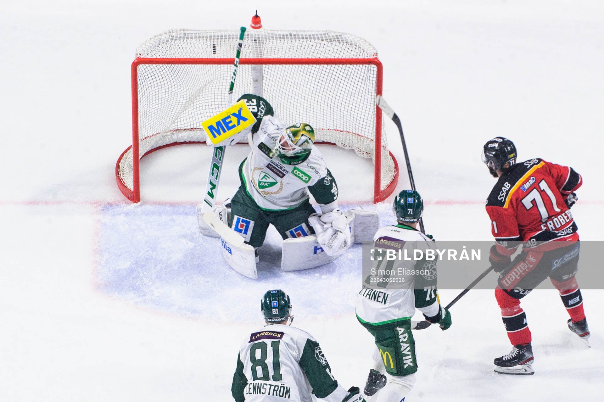 Luleås Jack Connolly (ej i bild) sätter 1-1 bakom