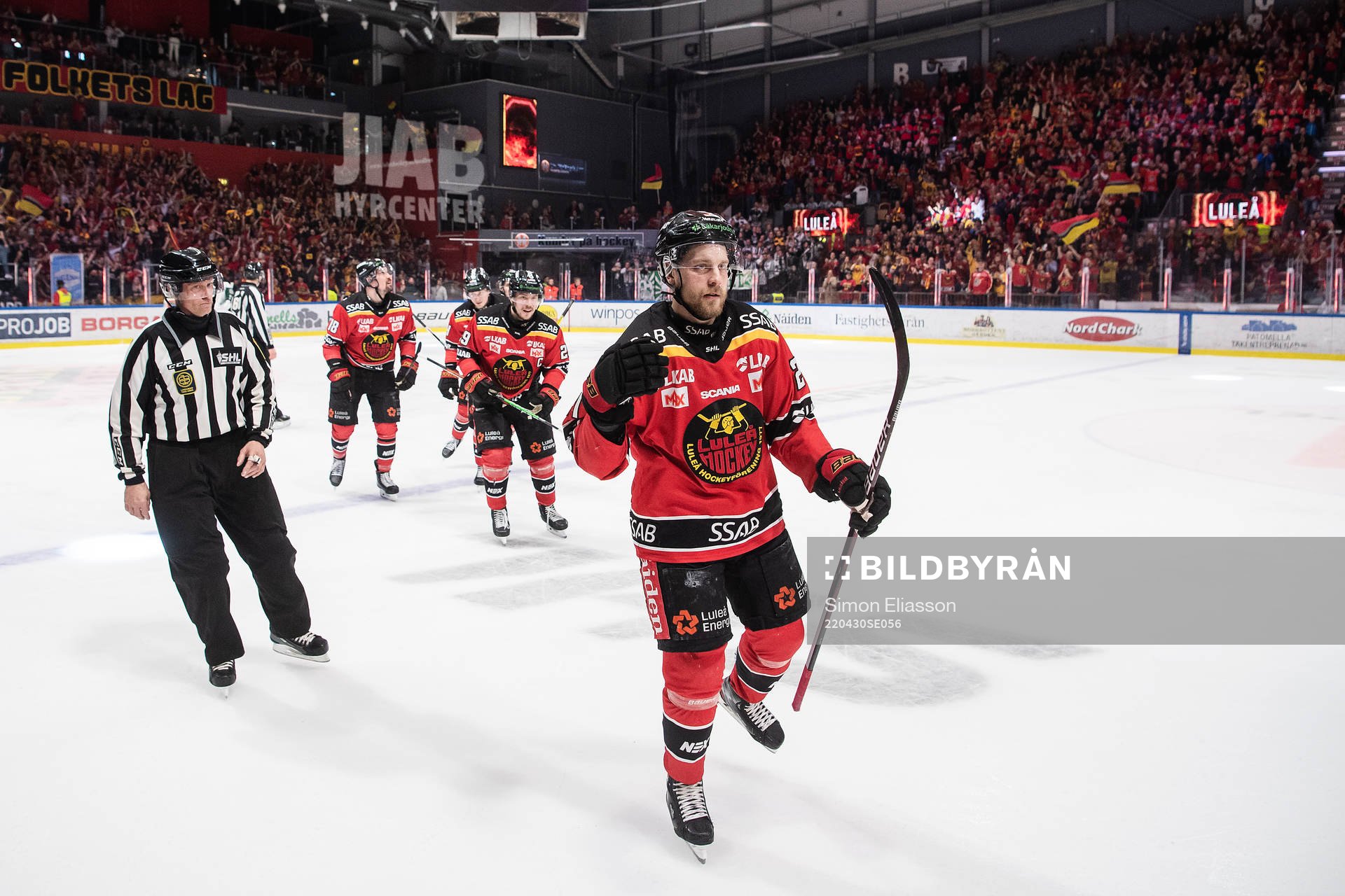 Luleås Juhani Tyrväinen jublar