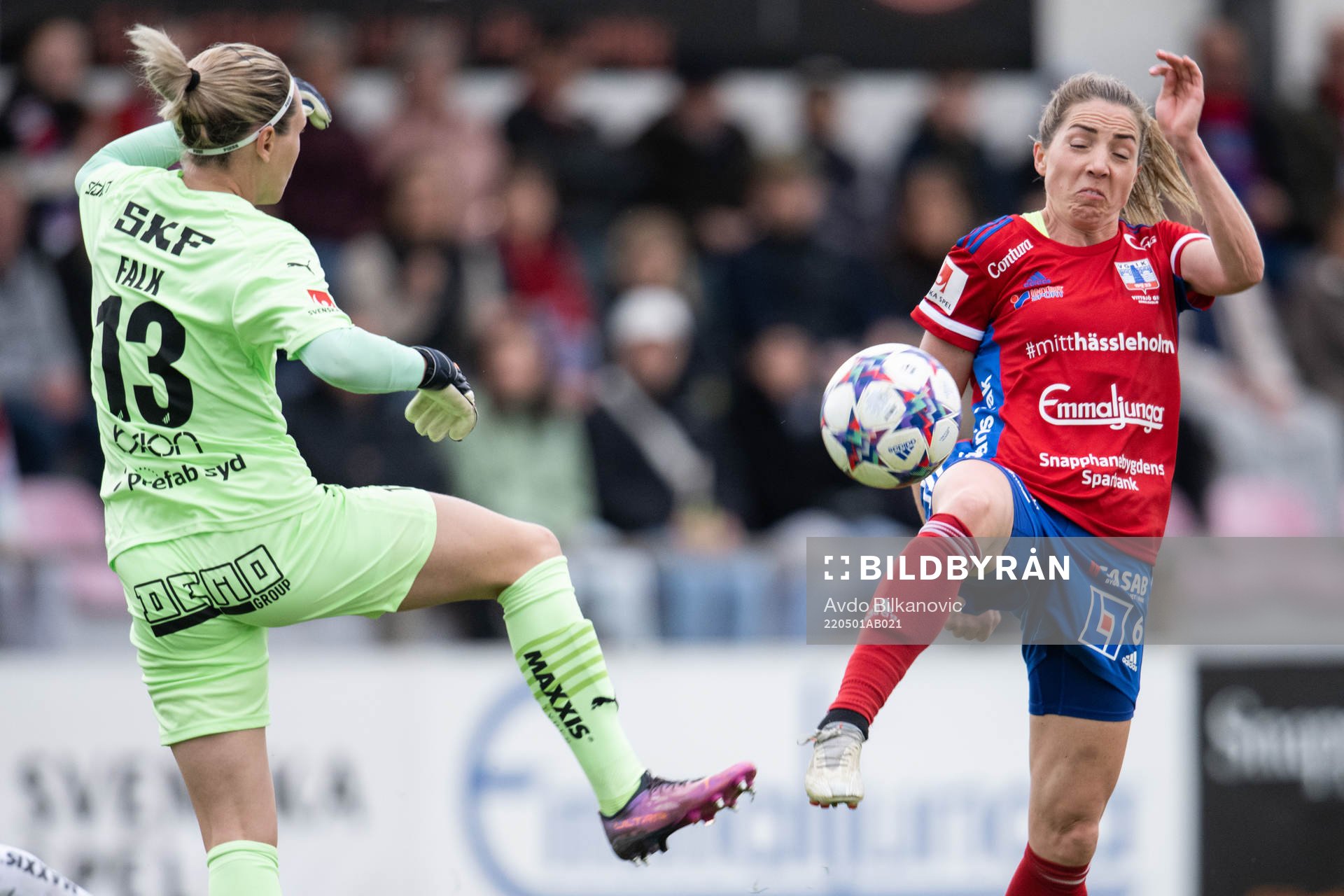 Häckens målvakt Jennifer Falk och Vittsjös Clara