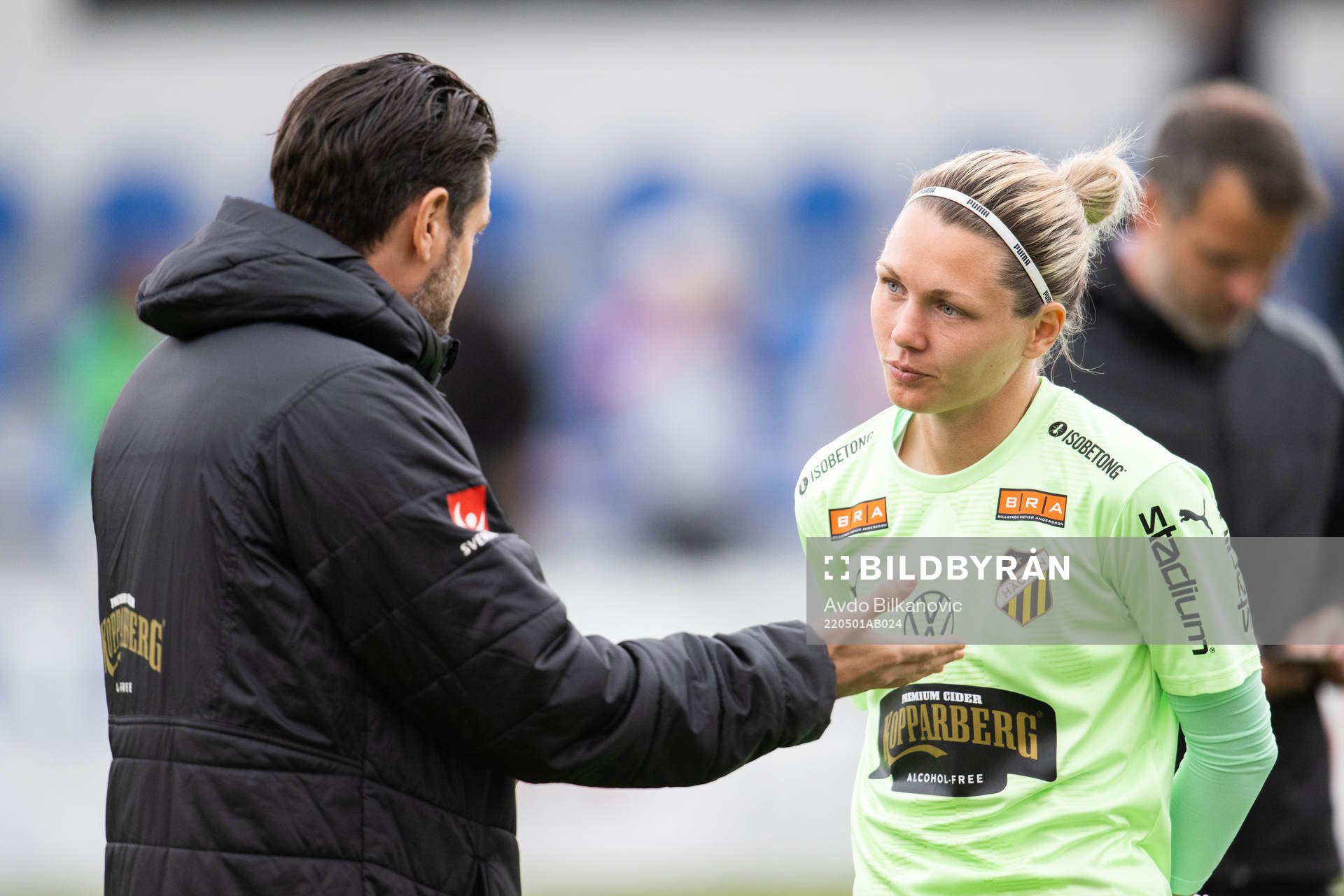 Häckens målvakt Jennifer Falk och målvaktstränare