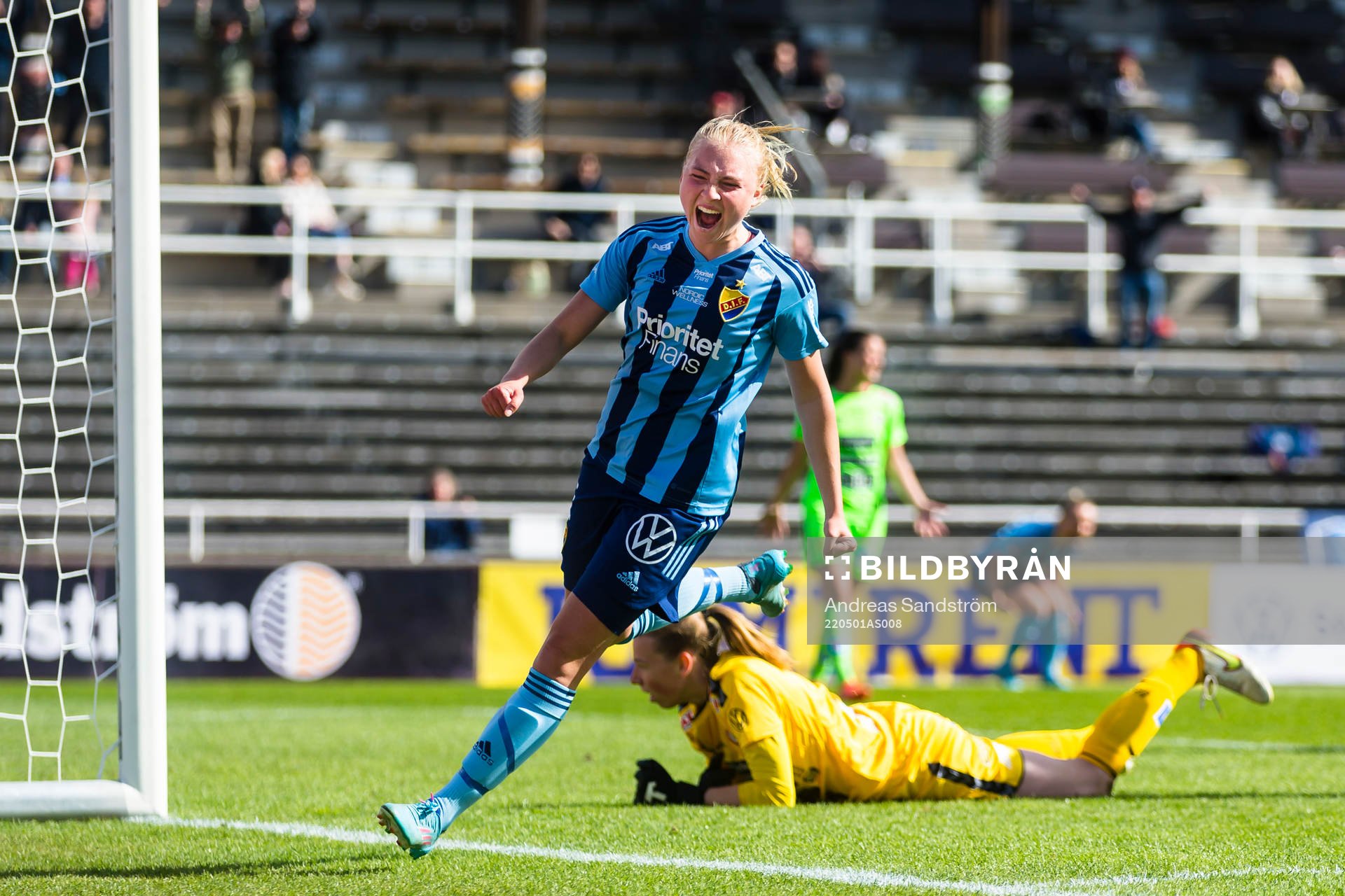Djurgårdens StinaLisa Johansson gör 1-0 och jublar