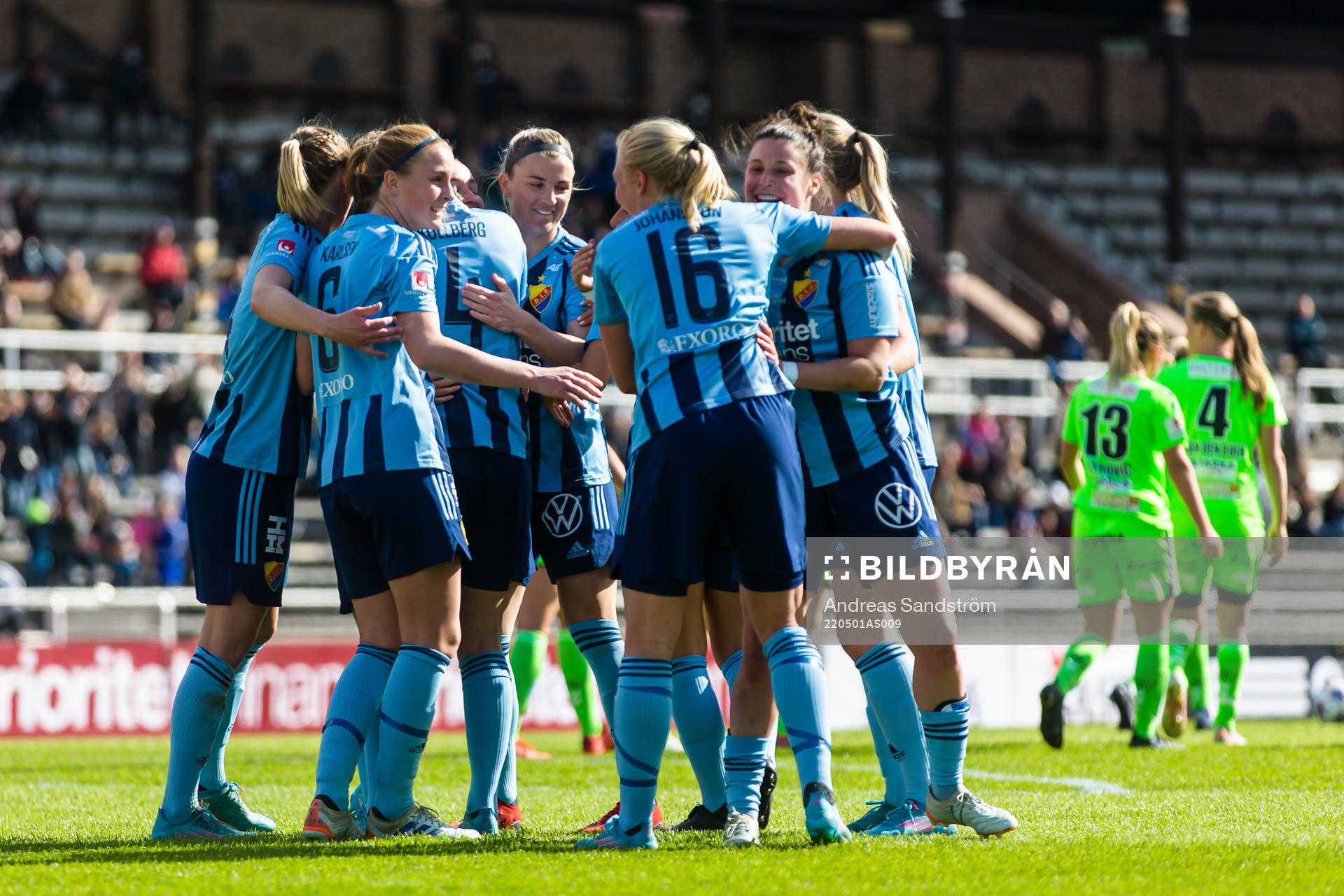 Djurgårdens StinaLisa Johansson gör 1-0 och jublar med