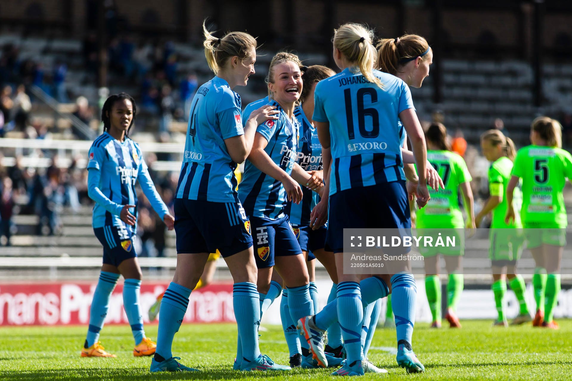Djurgårdens StinaLisa Johansson gör 1-0 och jublar med