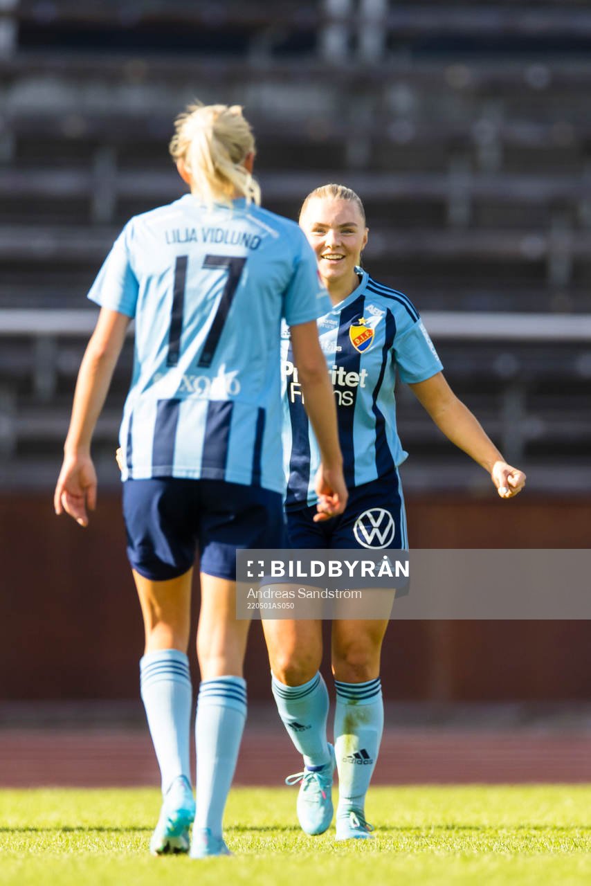 Djurgårdens Louise Hvarfner jublar med Sara Lilja Vidlund