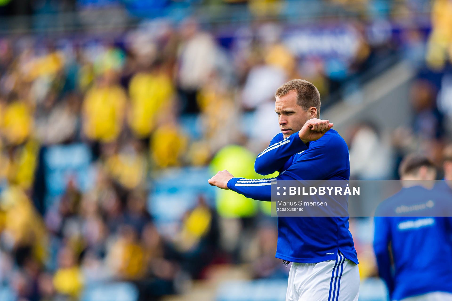 Martin Bjørnbak of Molde warms up