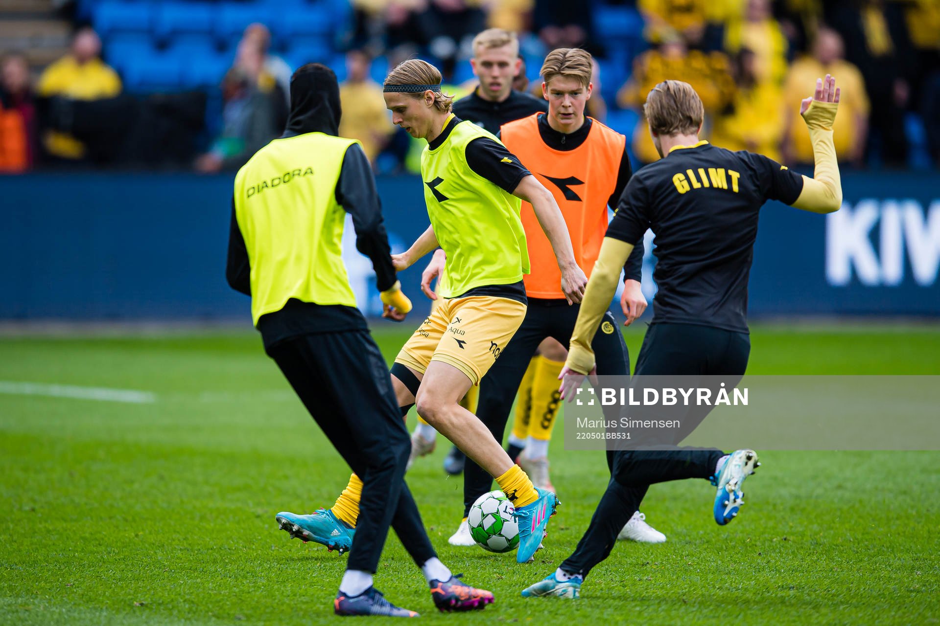 Ulrik Saltnes of Bodø/Glimt warms up