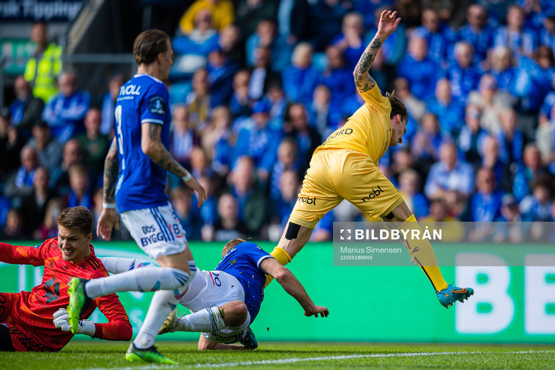 Jacob Karlstrøm of Molde and Runar Espejord of Bodø/Glimt