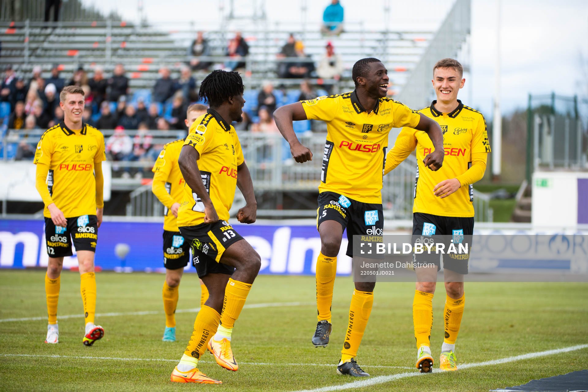 Elfsborgs Maudo Lamine Jarjué jublar efter 0-6 under fotbollsmatchen i Allsvenskan mellan Degerfors och Elfsborg den 1 maj 2022 i Degerfors.