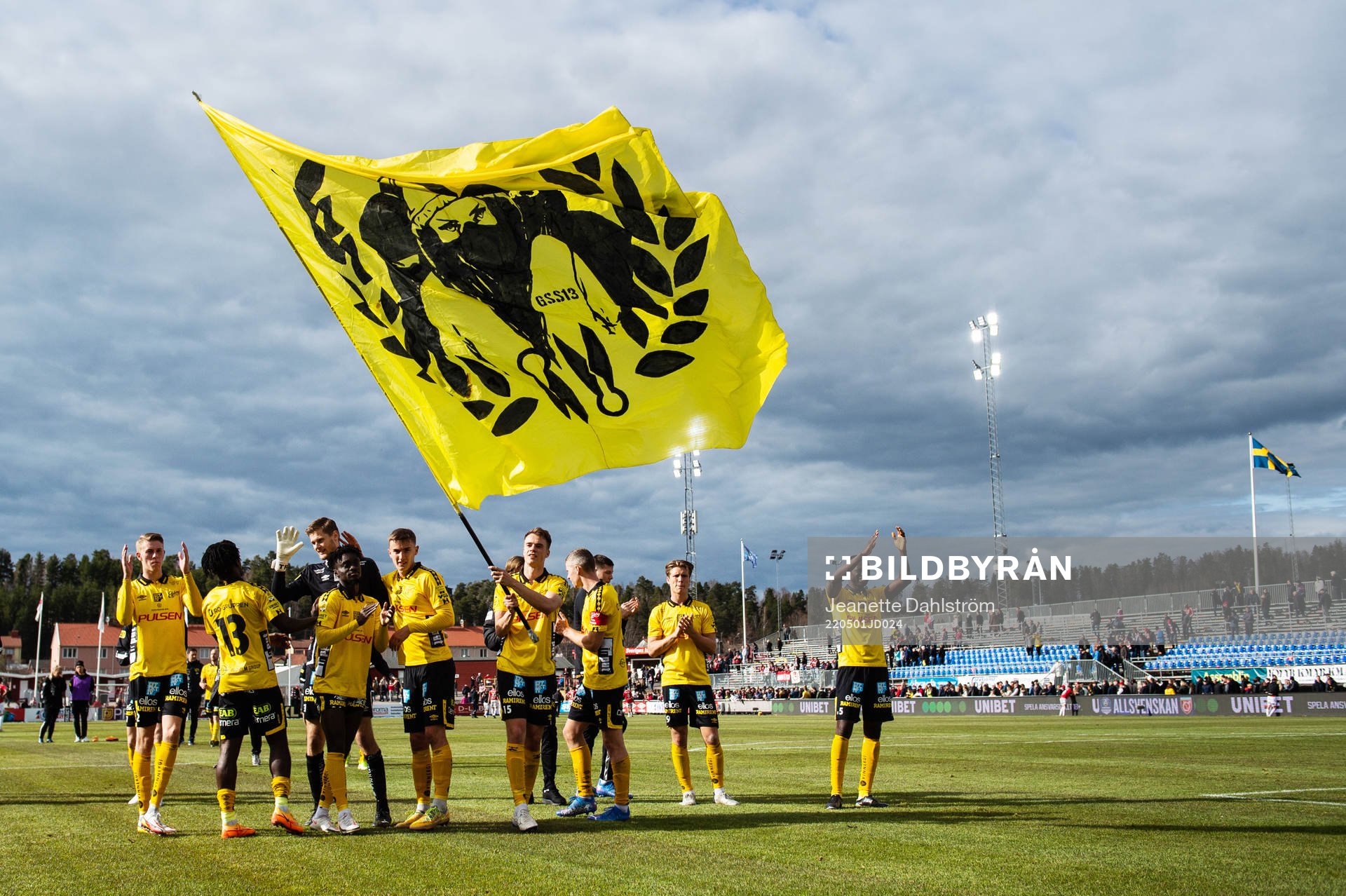 Elfsborgs jublar efter fotbollsmatchen i Allsvenskan mellan Degerfors och Elfsborg den 1 maj 2022 i Degerfors. 