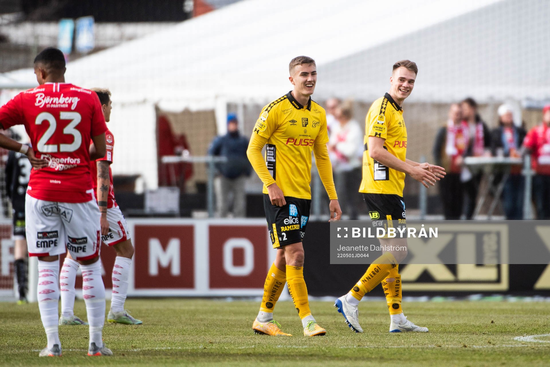 Elfsborgs Gustaf Lagerbielke och Leo Väisänen jublar
