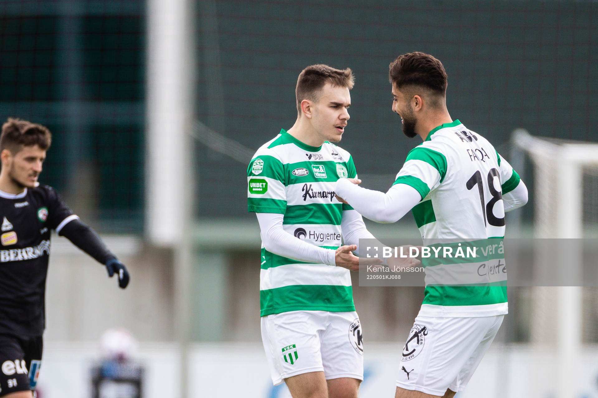 Västerås Dusan Jajic jublar med Ahmed Faqa efter fotbollsmatchen i Superettan mellan Västerås SK och Örebro den 1 maj 2022 i Västerås. 