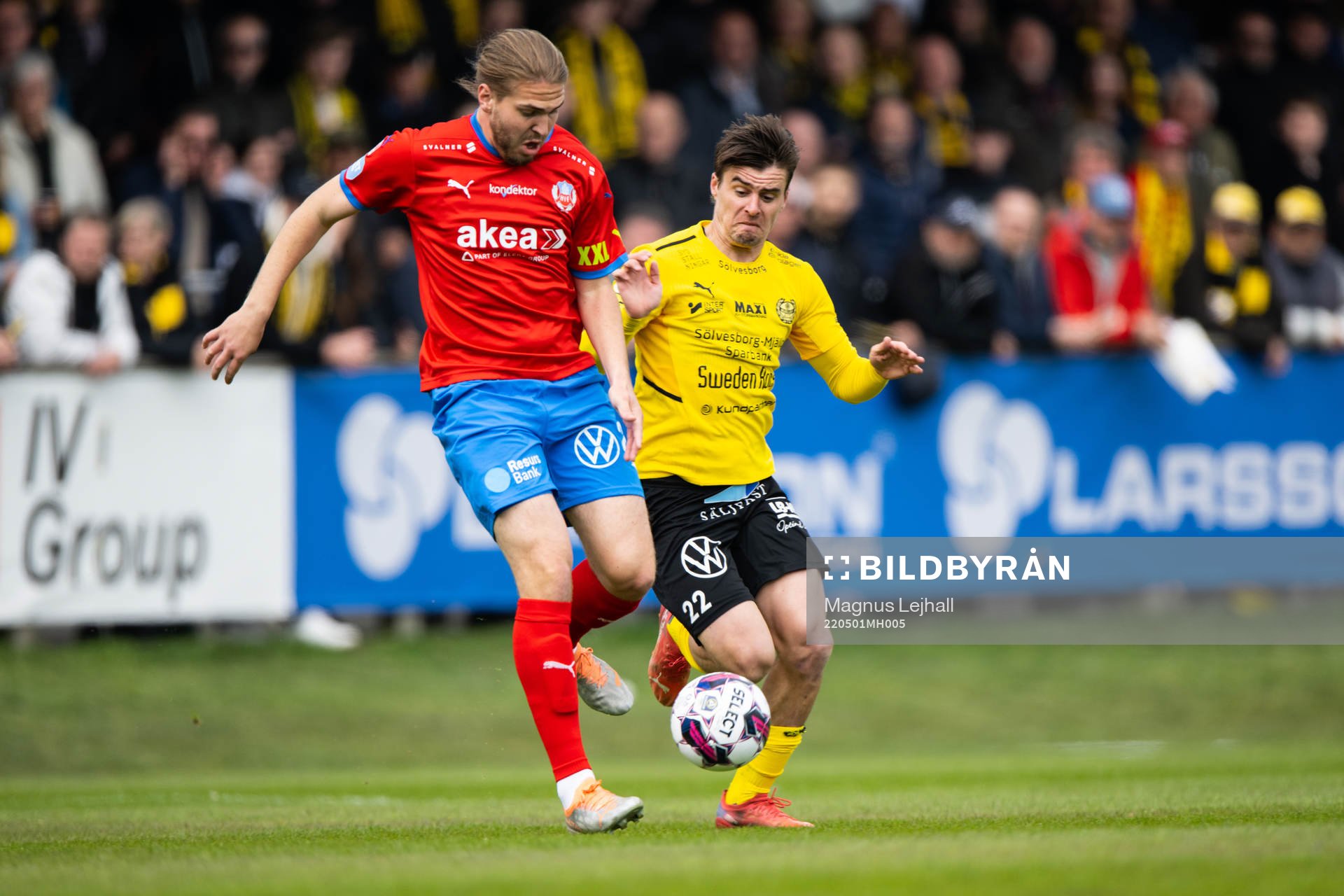 Helsingborgs Charlie Weberg och Mjällbys Jesper Gustavsson