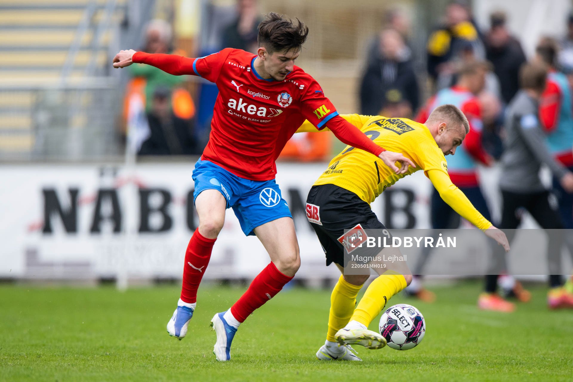 Helsingborgs Armin Gigovic och Mjällbys Albin Mörfelt