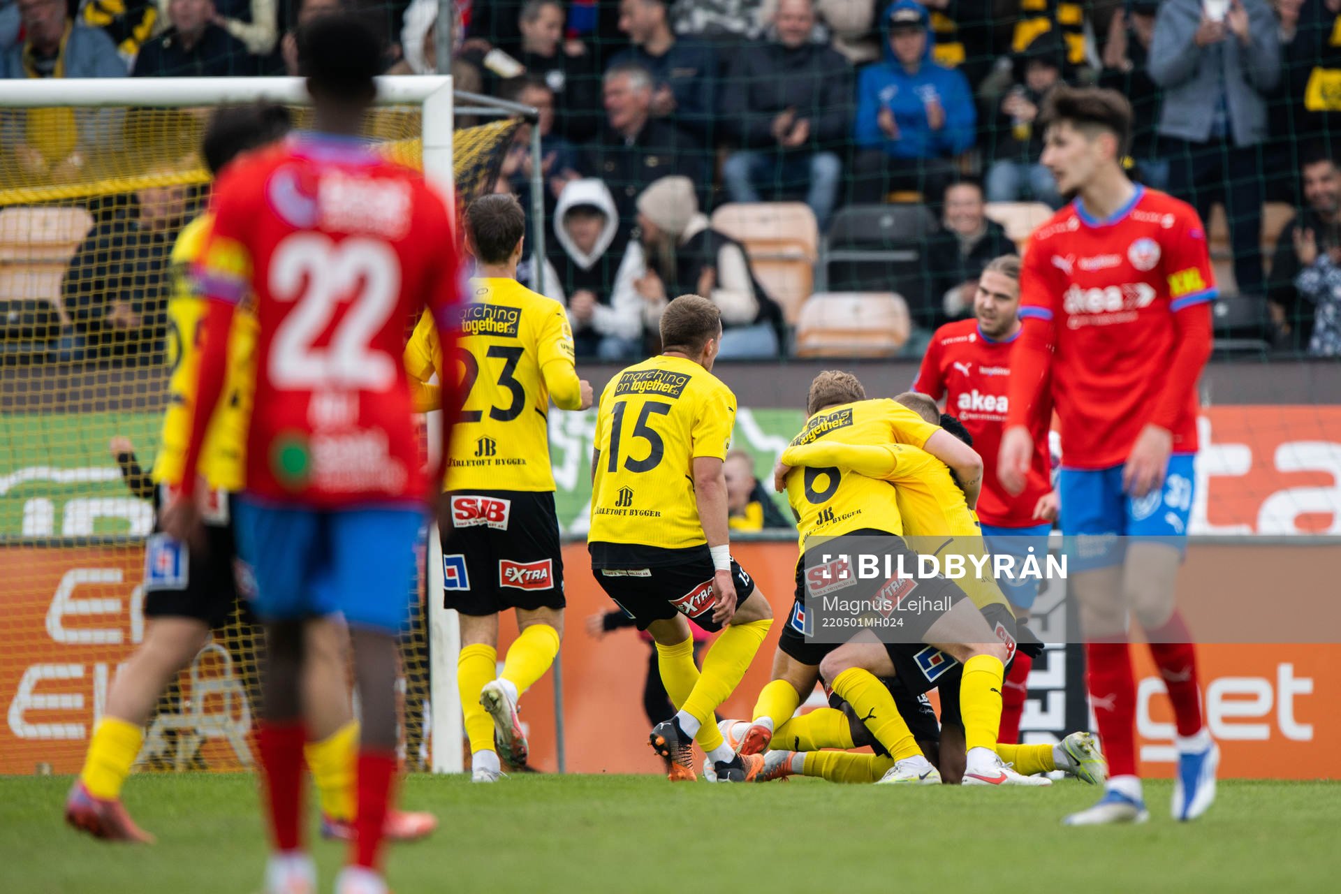 Mjällbys Silas Nwankwo jublar med lagkamrater