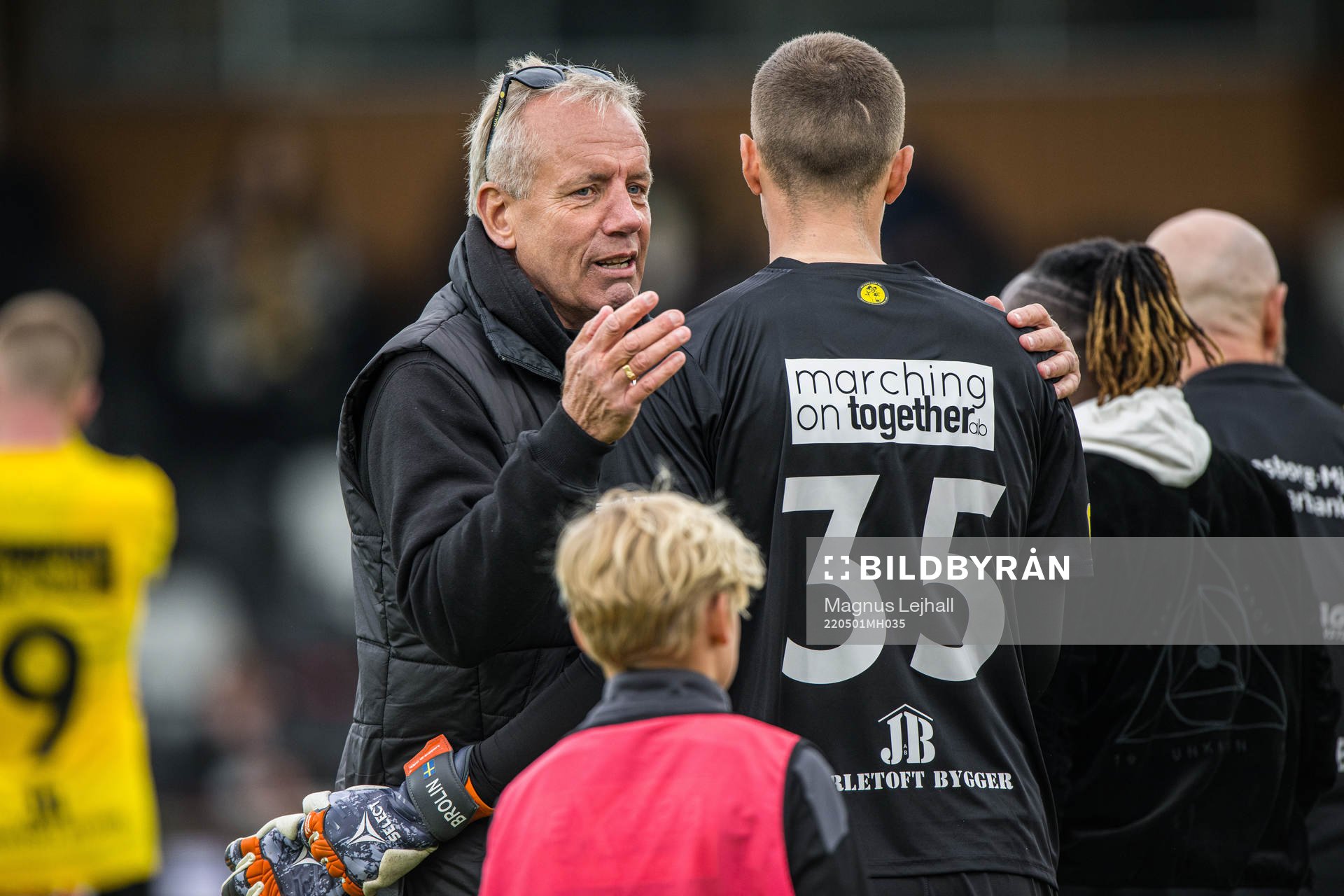 Mjällbys Sportchef Hans Larsson jublar