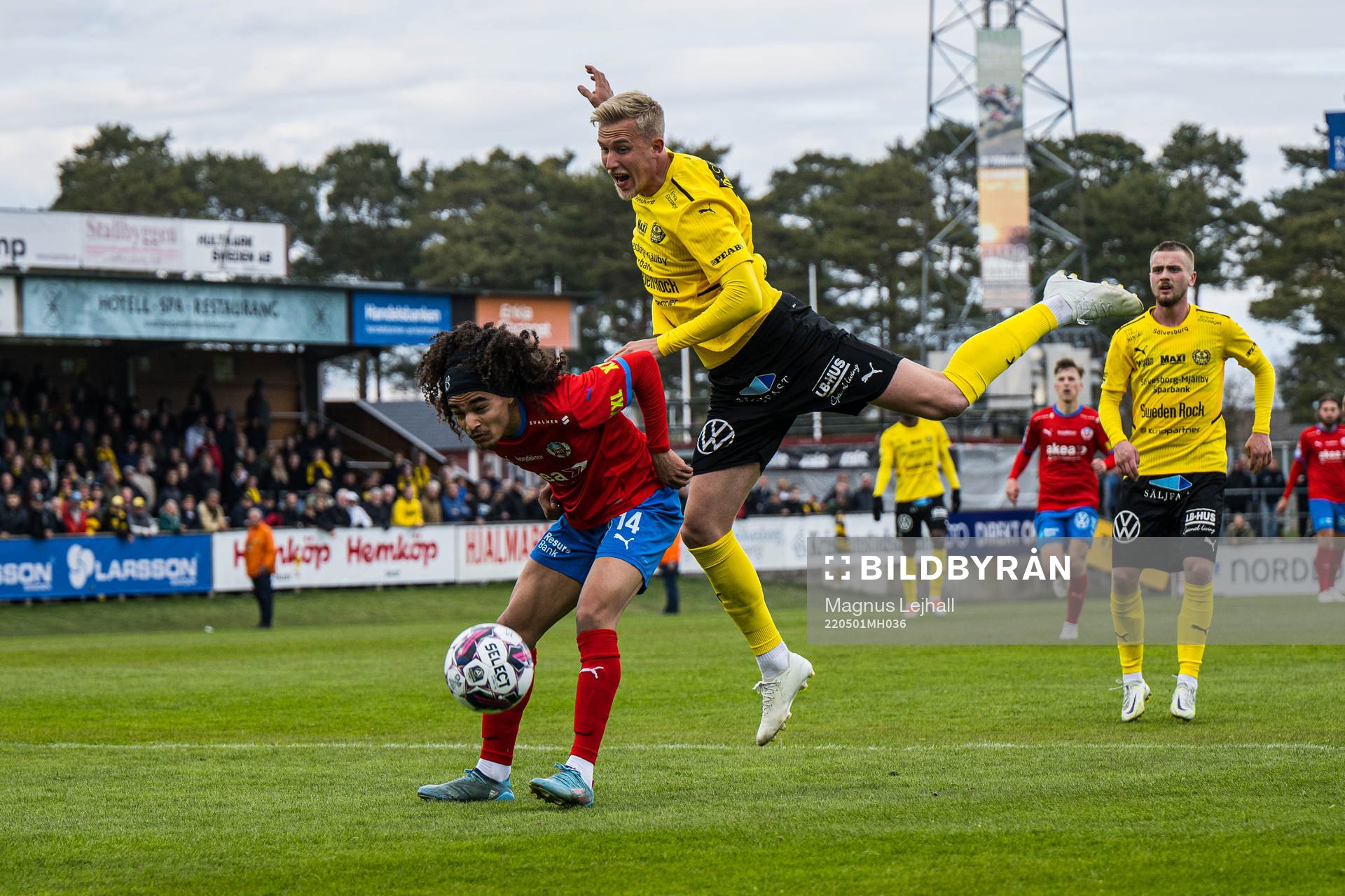 Mjällbys Herman Johansson och Helsingborgs Adam Kaied