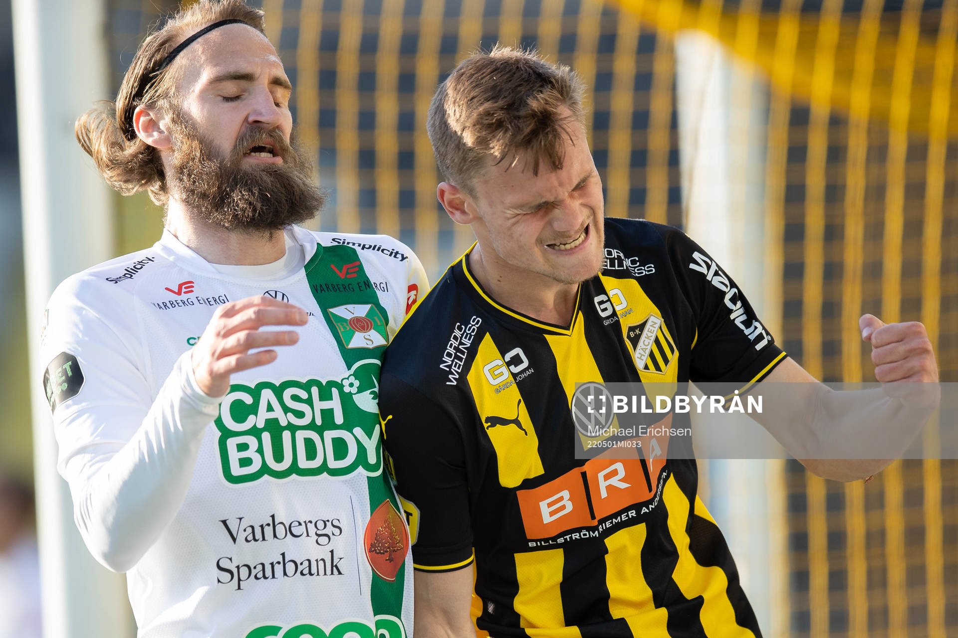 Varbergs Oskar Sverrisson deppar jämte jublande Häckens