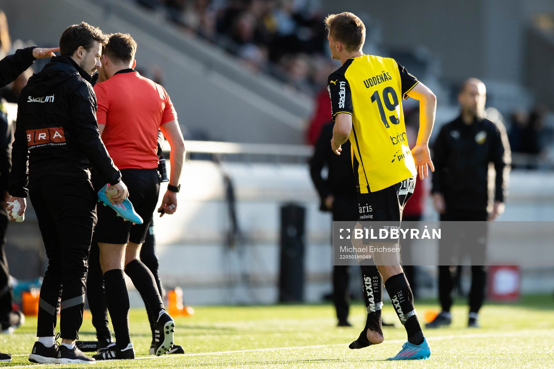 Häckens Oscar Uddenäs lämnar planen