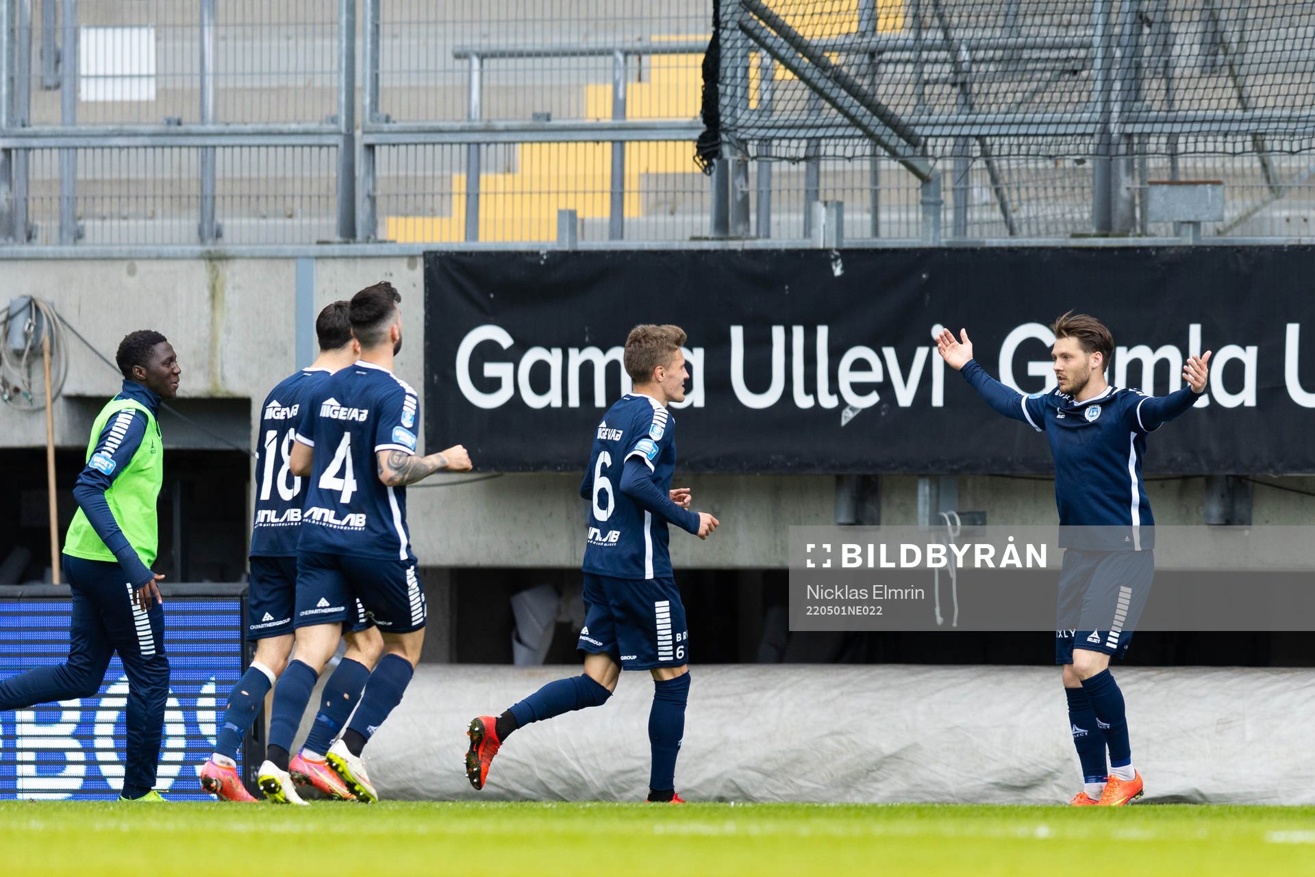 Utsiktens Karl Bohm jublar efter 0-2 under fotbollsmatchen i Superettan mellan Örgryte och Utsikten den 1 maj 2022 i Göteborg. 
